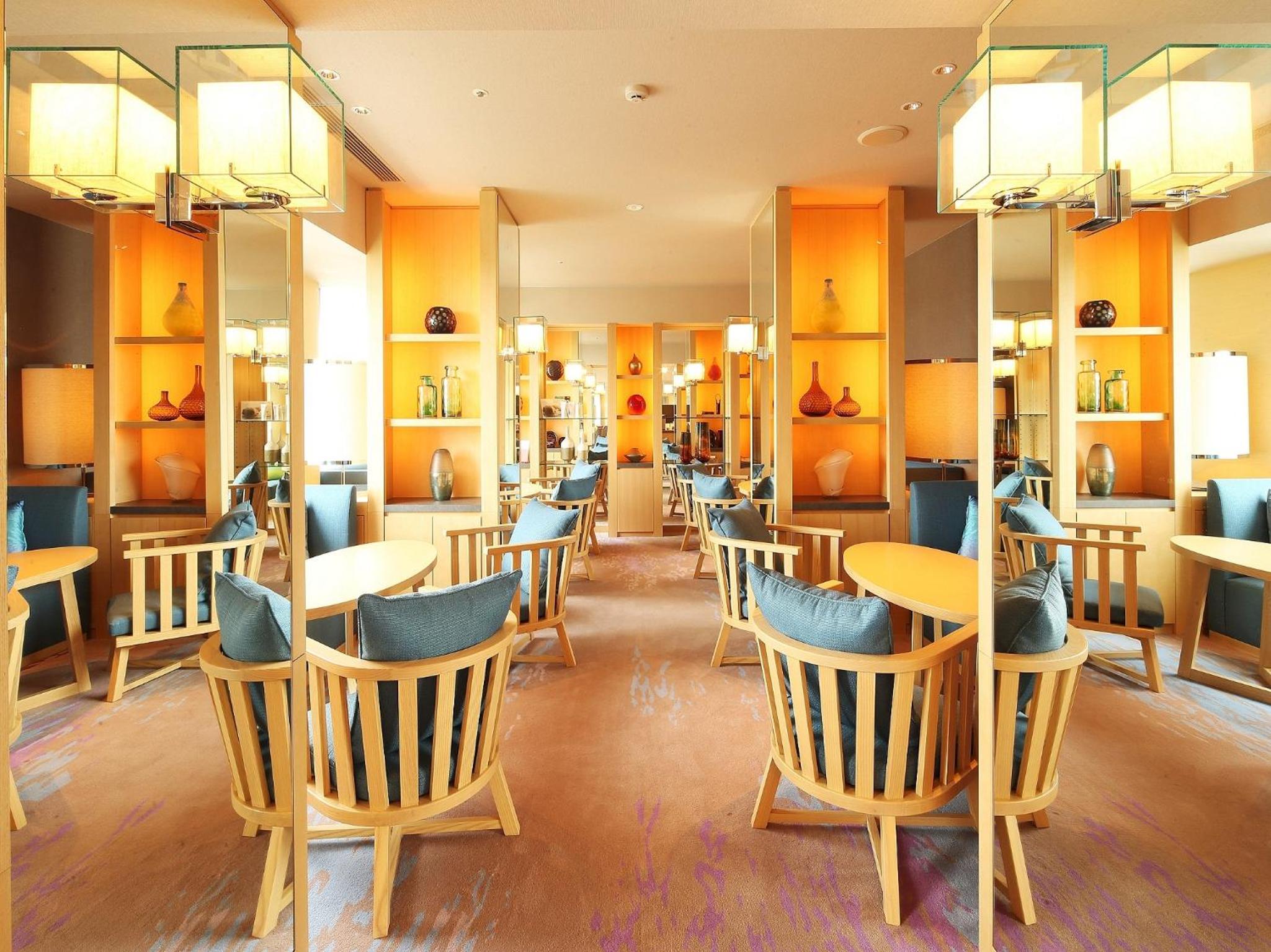 G7 Club Floor Luxury Room with View bath - Non-Smoking