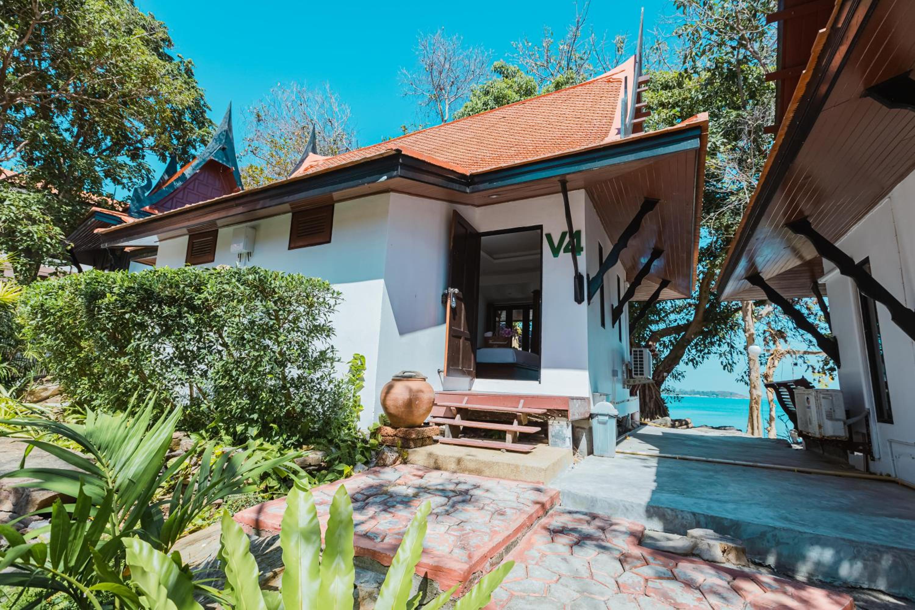 Deluxe Bungalow with Garden View