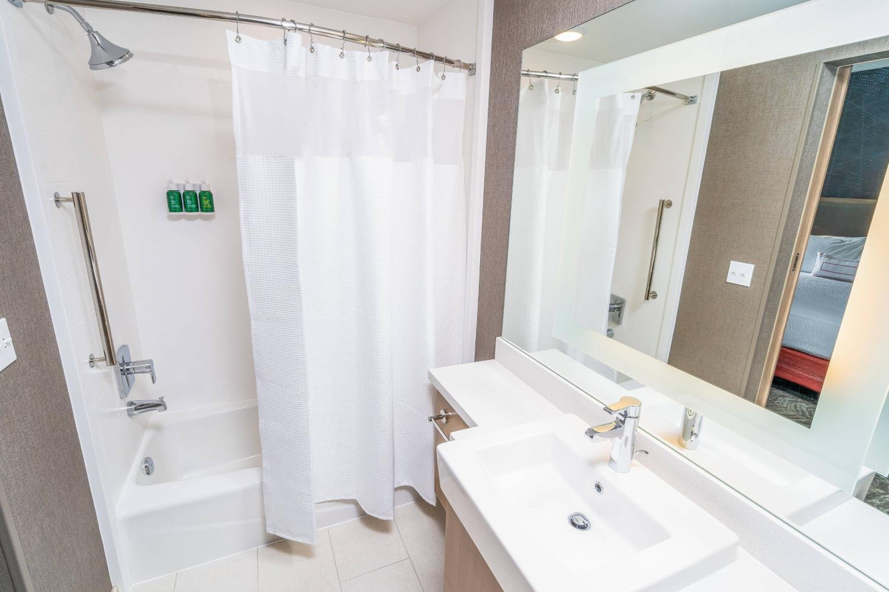 King Suite with Sofa Bed - Hearing Accessible