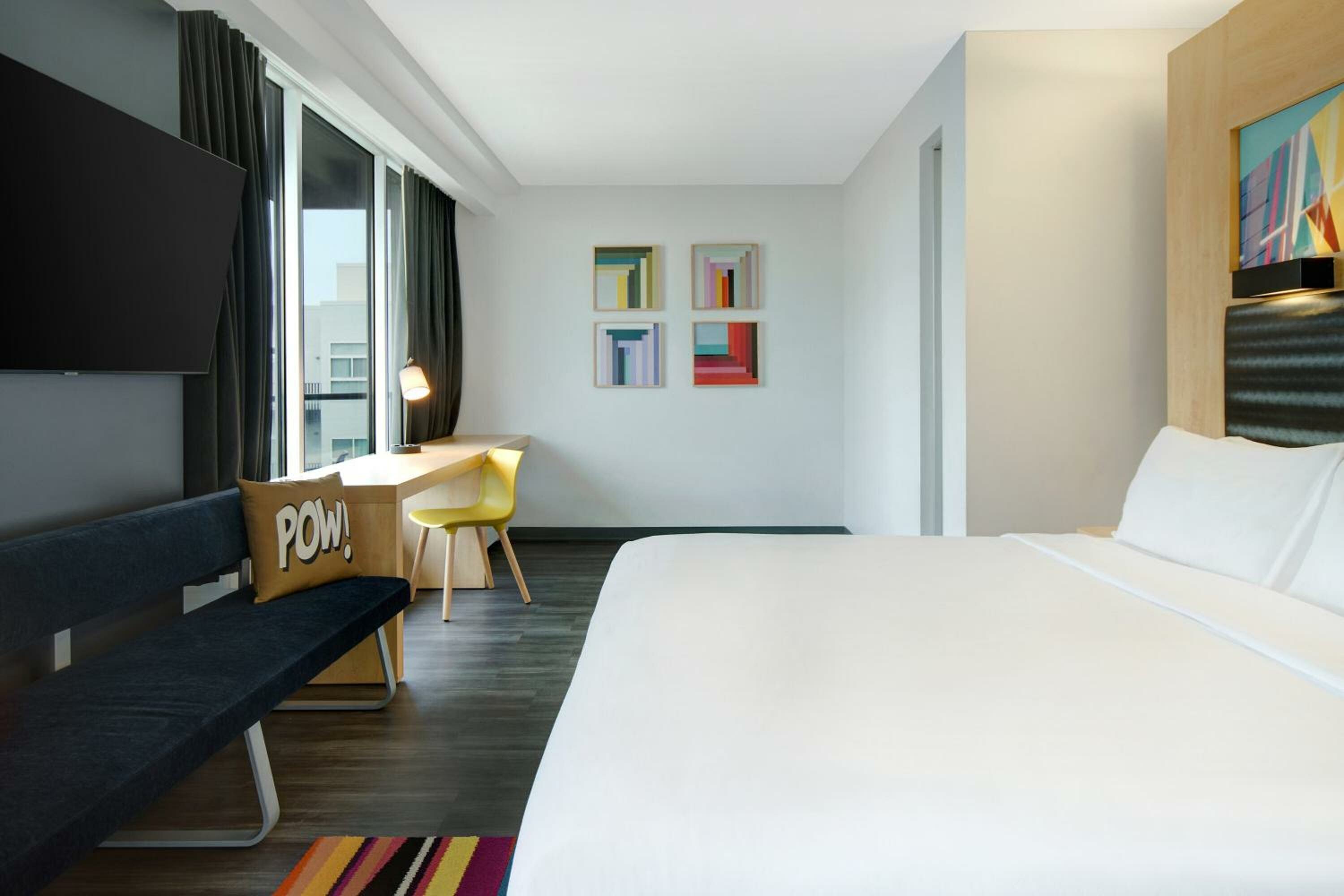 Suite, 1 King, Sofa bed, Corner room, Balcony