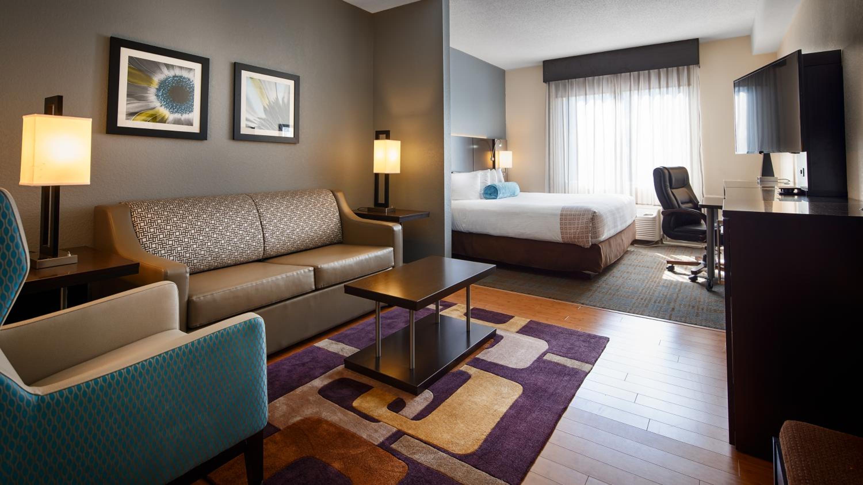 King Suite - Non-Smoking