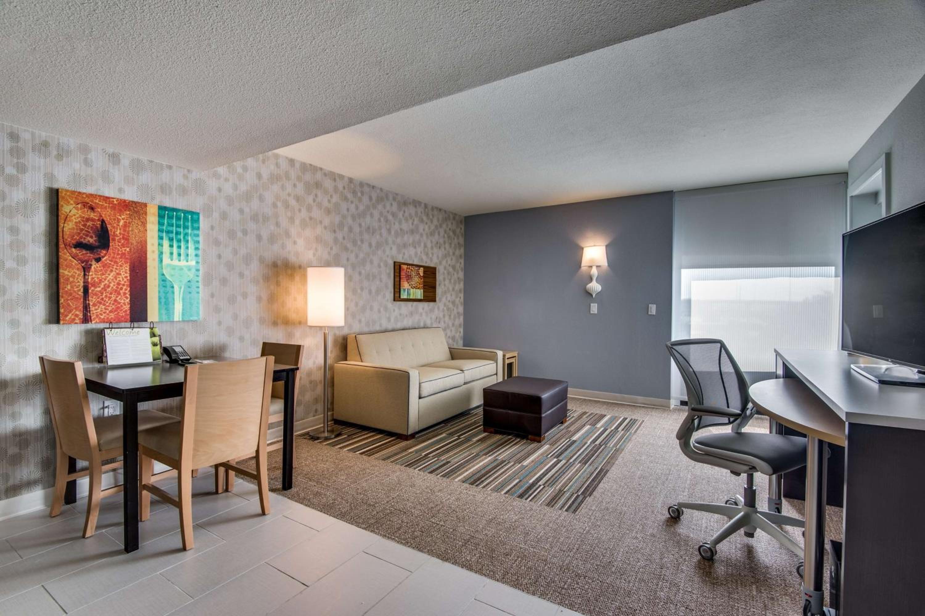 Queen Suite with Roll-In Shower - Mobility and Hearing Access/Non-Smoking