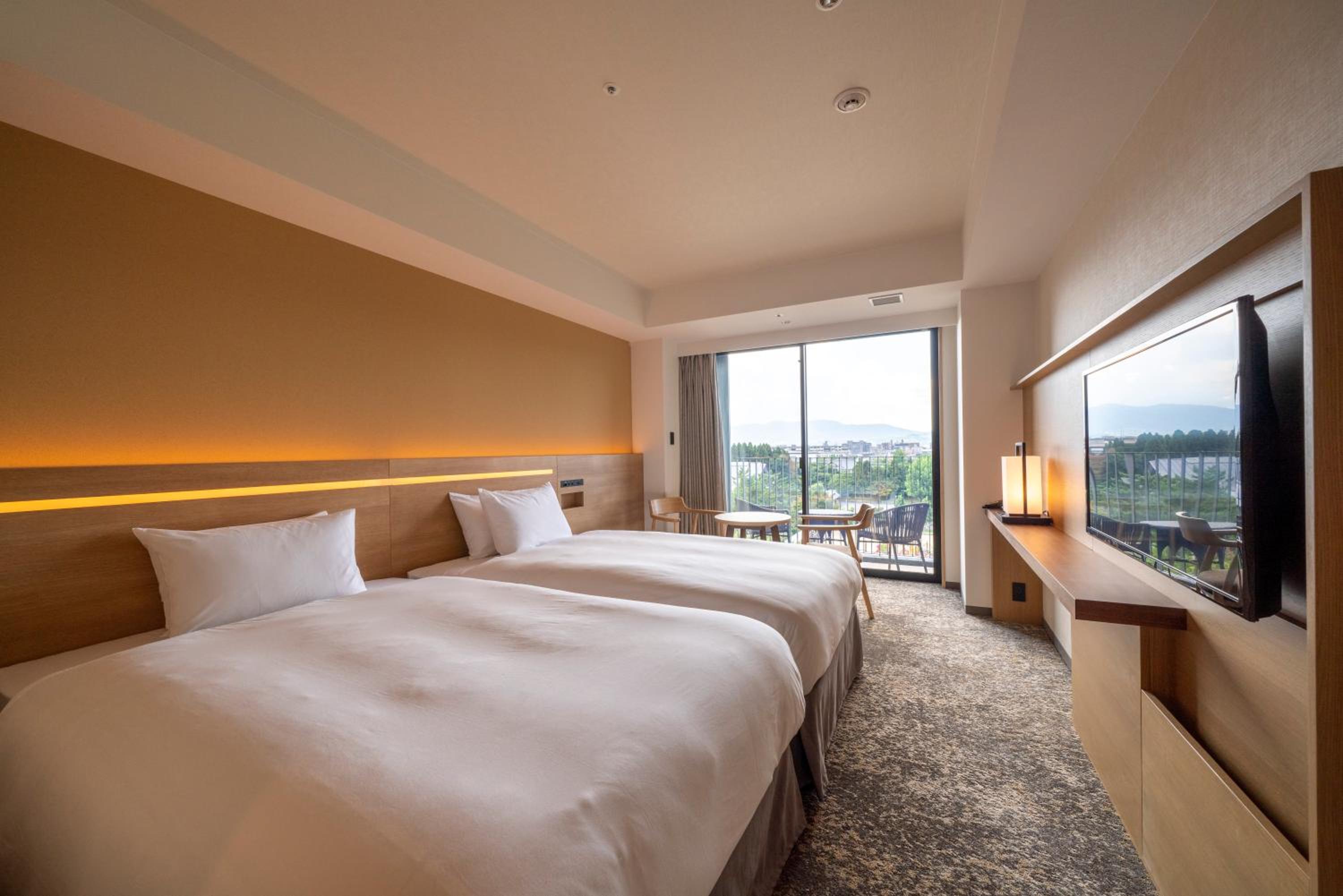 Twin Room with Shower, Balcony and Park View - Non Smoking