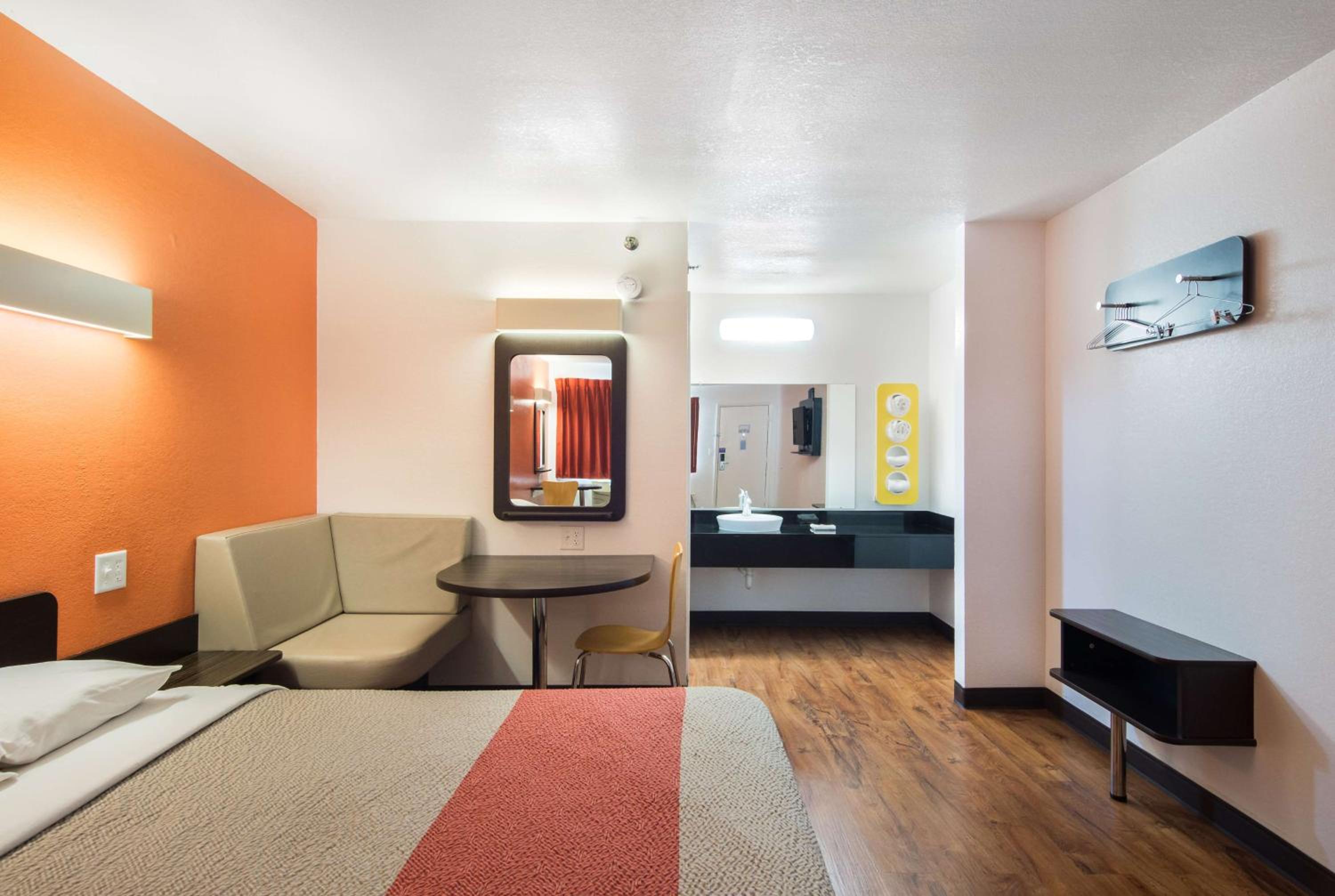 King Room - Non-Smoking