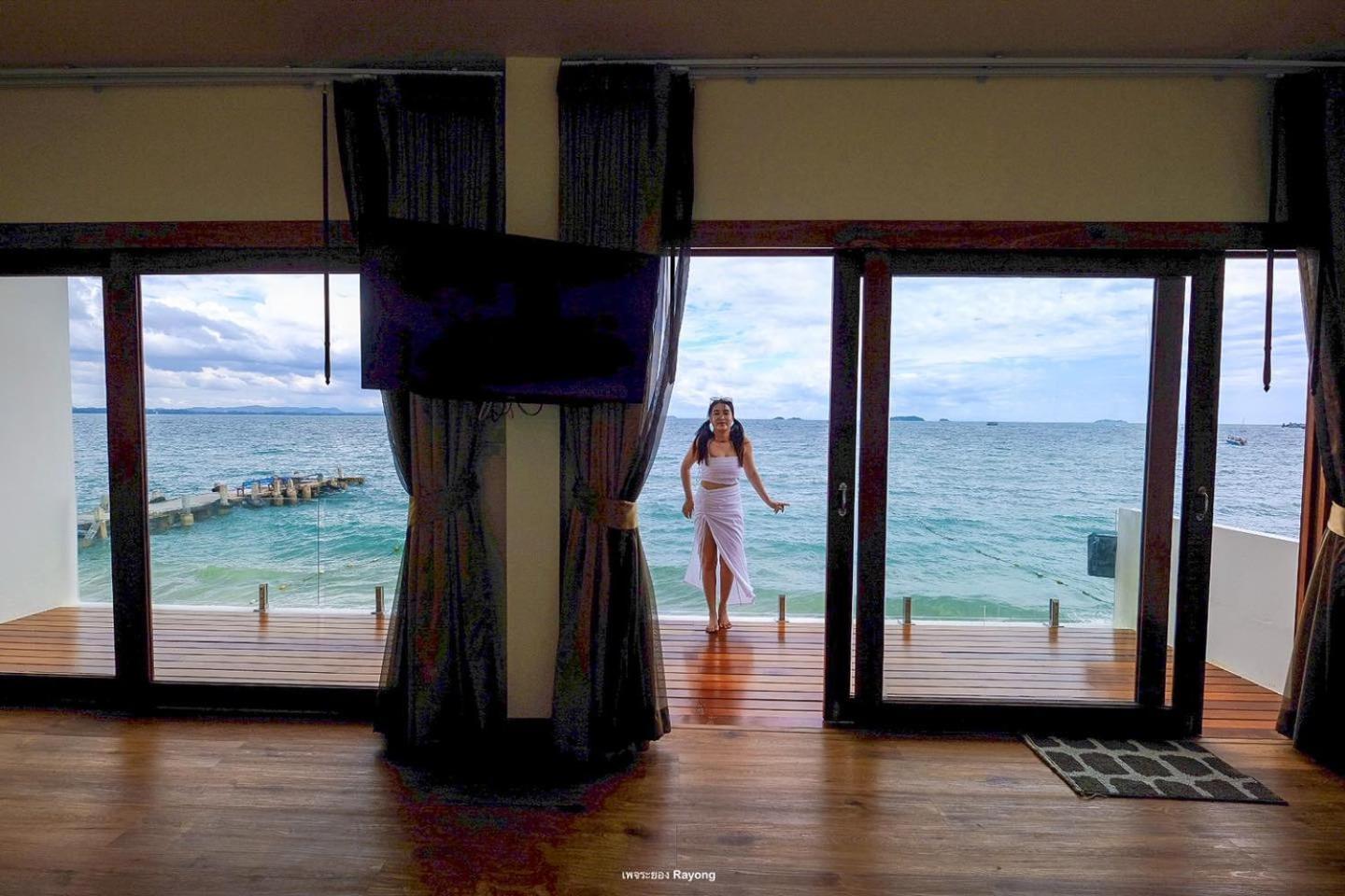 Family Room with Sea View