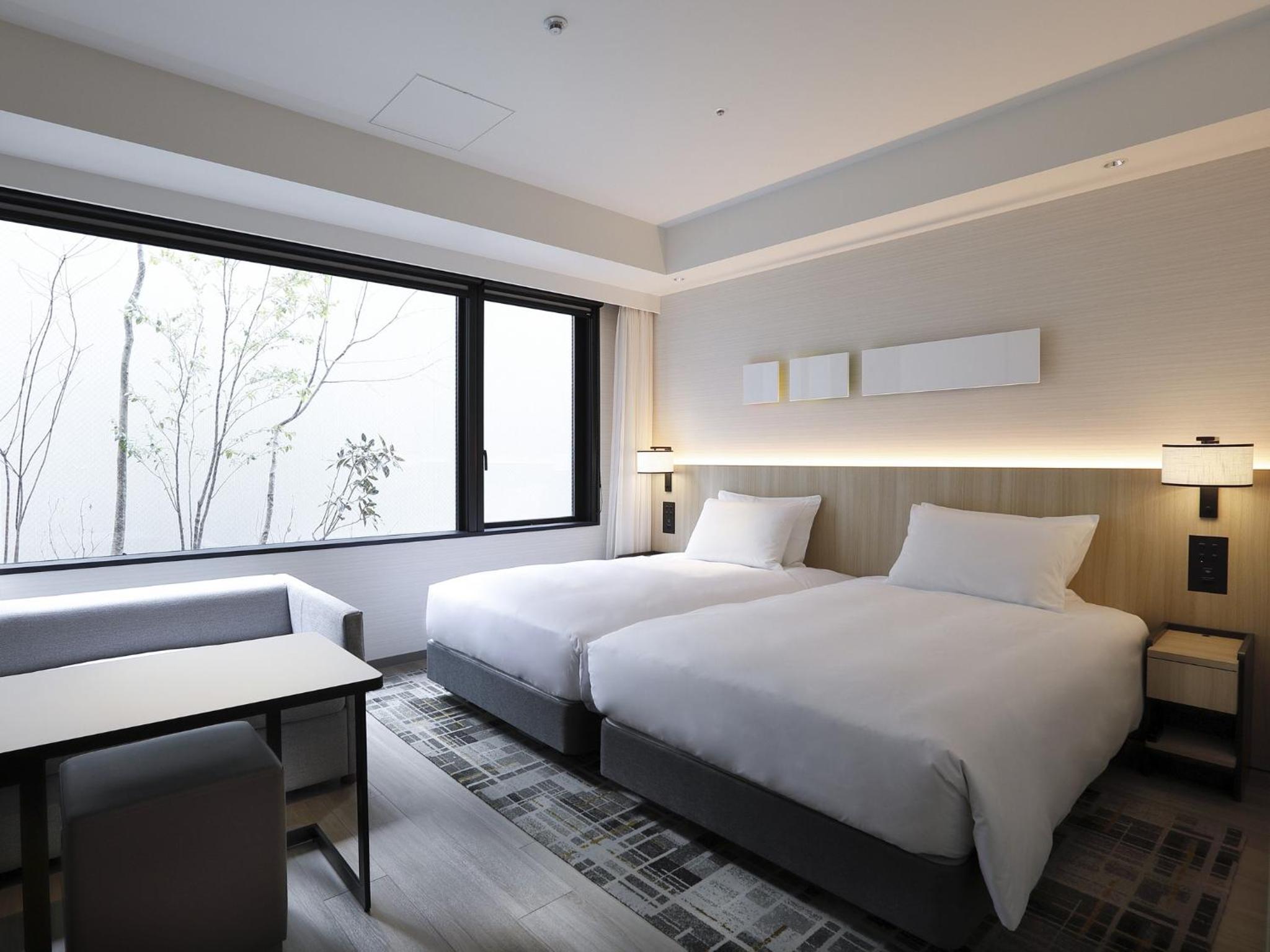 Twin Room with Bathtub - Garden View