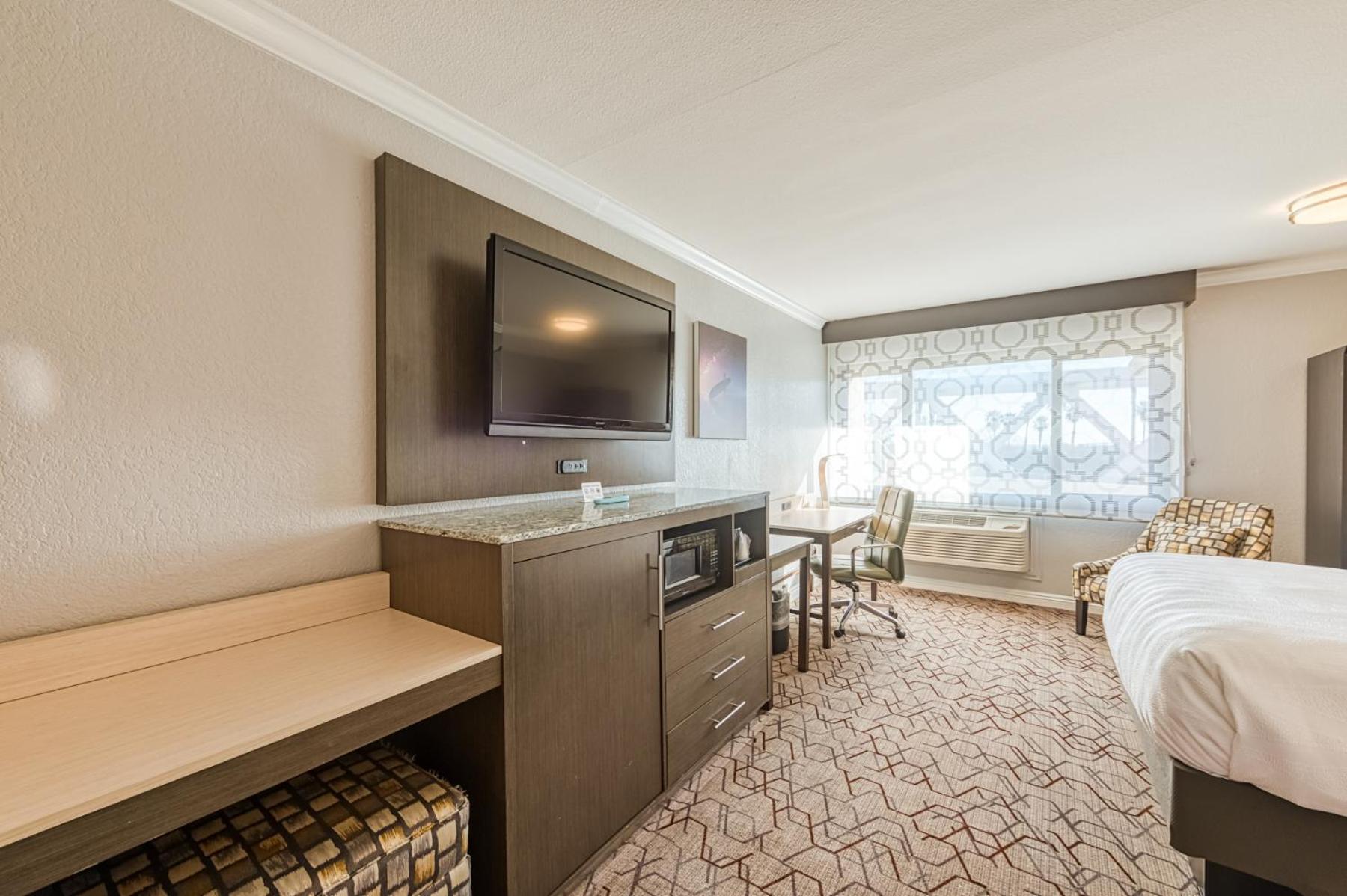 Queen Room with Two Queen Beds with Accessible Tub - Accessible/Non Smoking