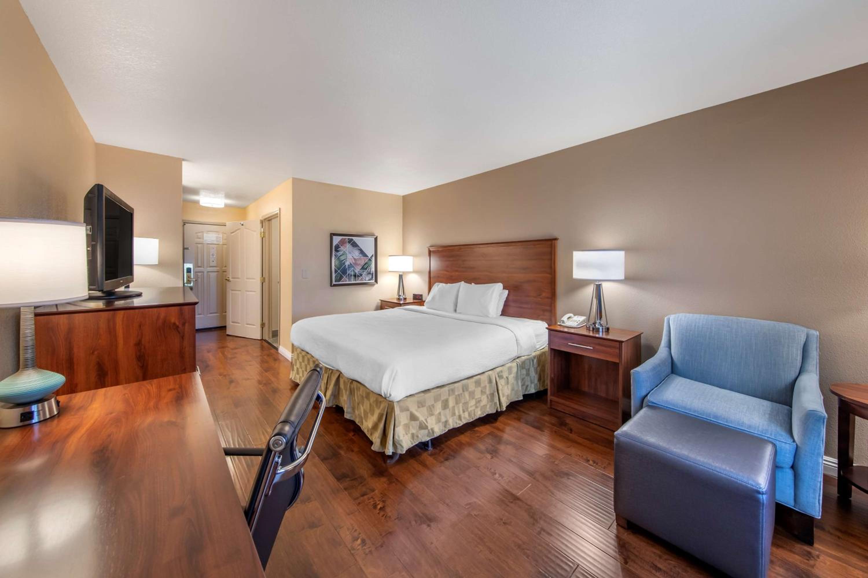 King Room with Walk-In Shower - Disability Access/Non-Smoking