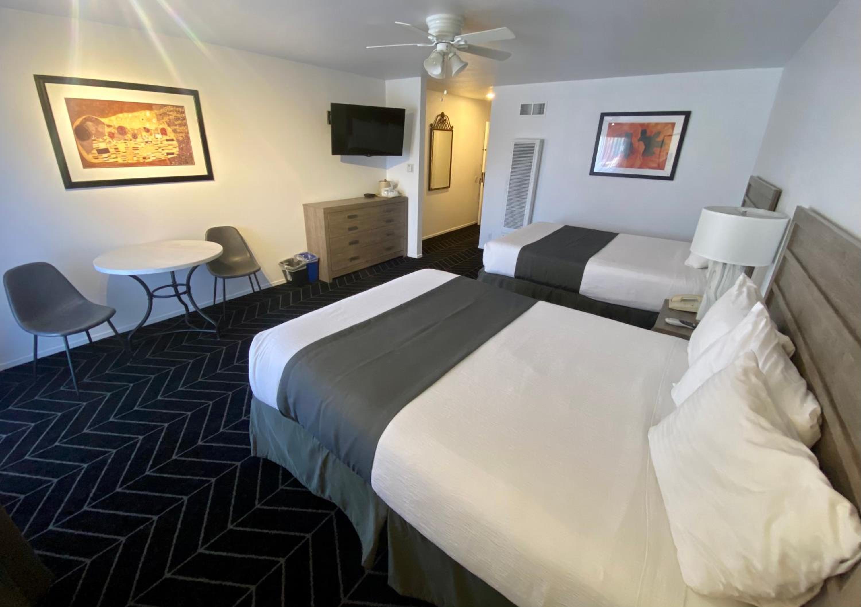 2 Queen Beds Non Smoking