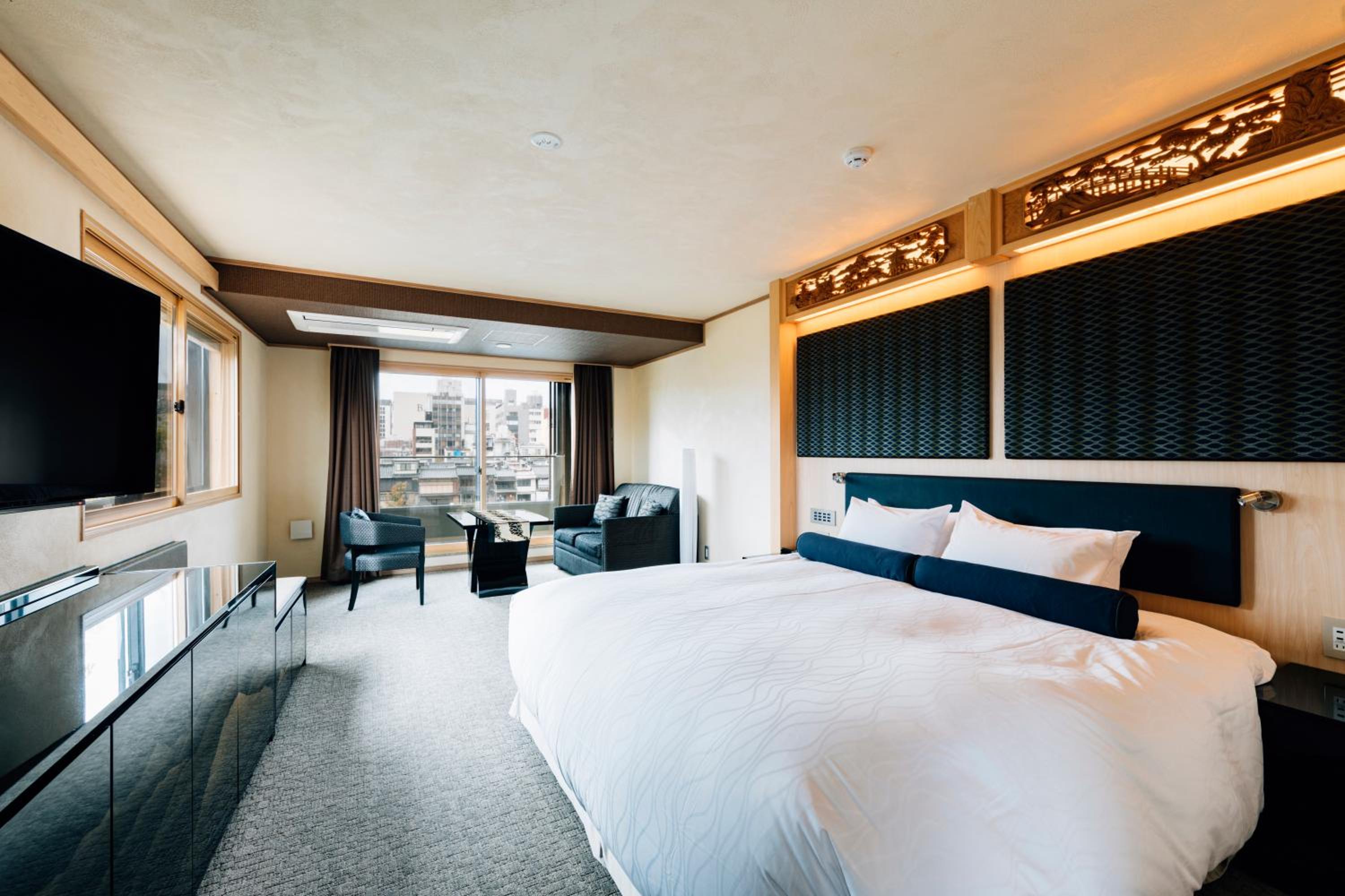 Corner Premium Double Room with River View