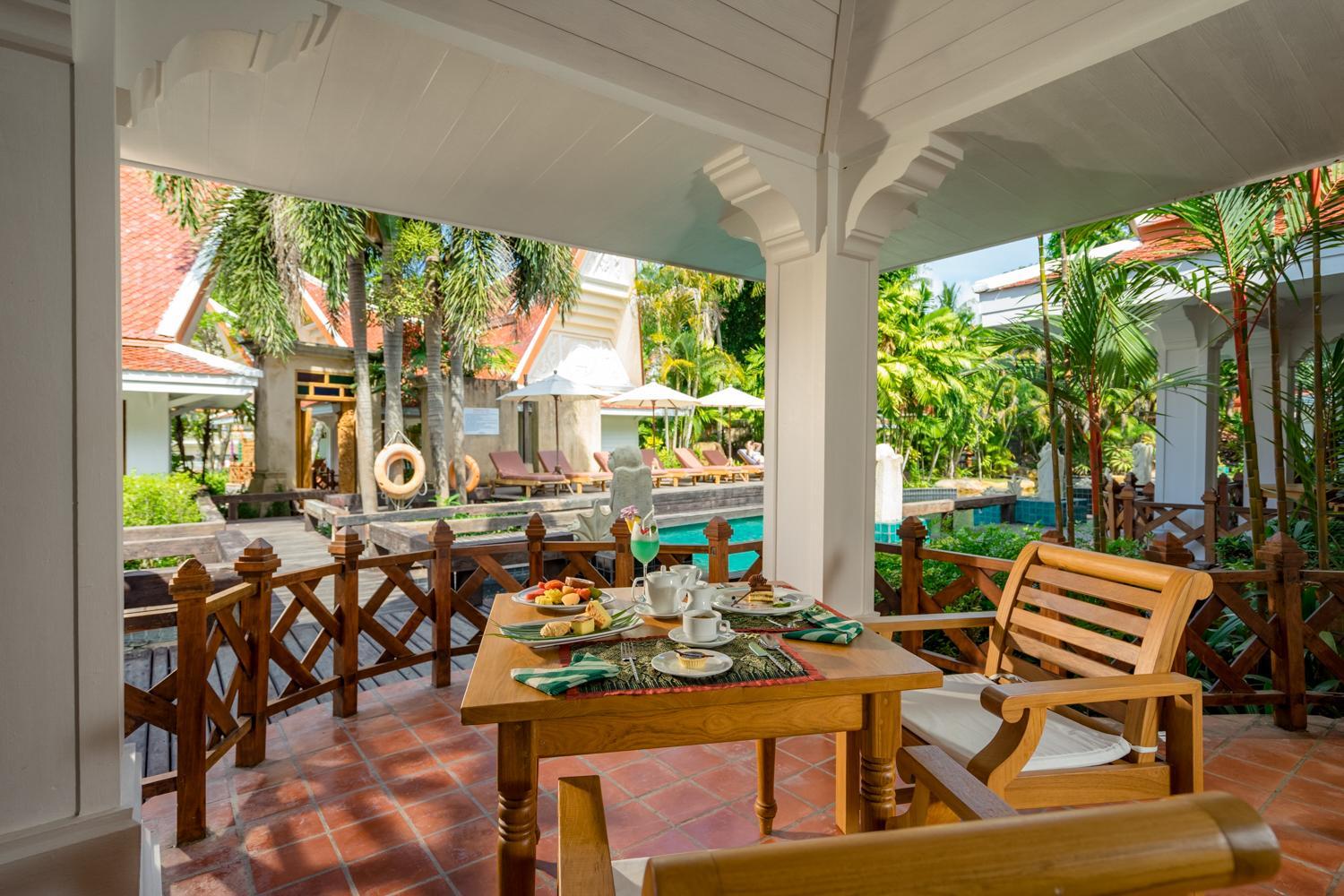 Villa Pool Access