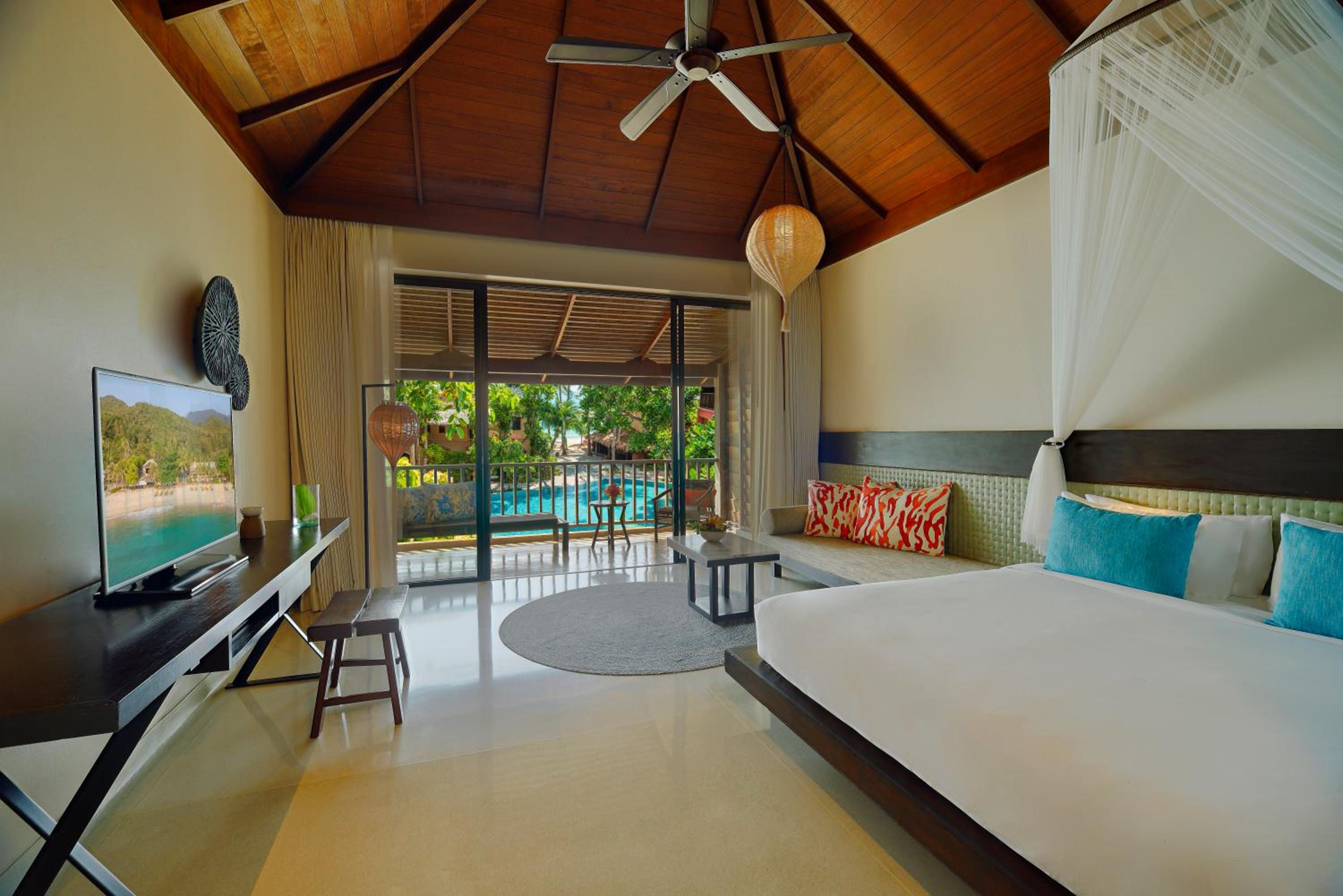 Deluxe King Room with Pool View
