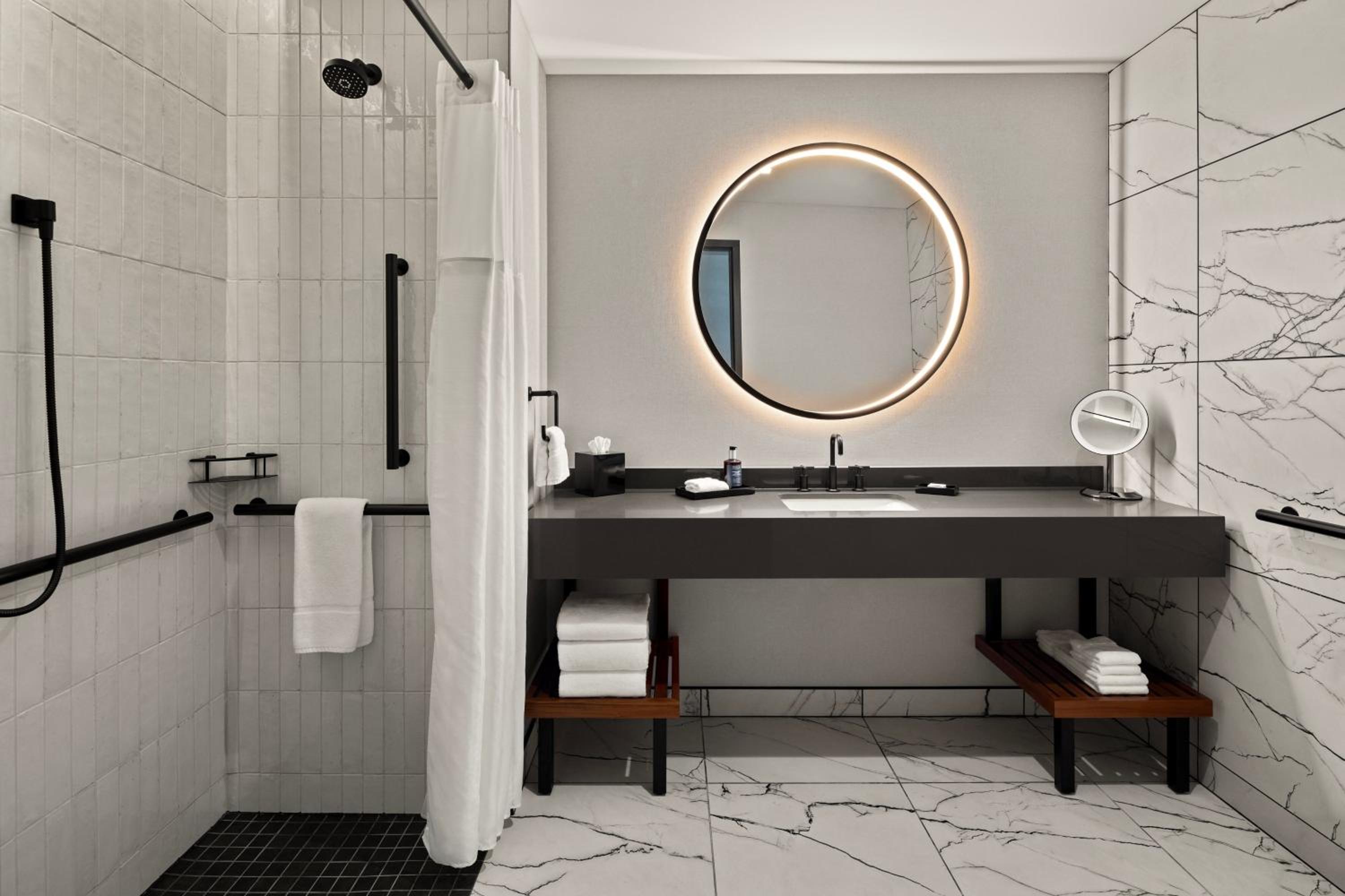 Standard King Room with City View