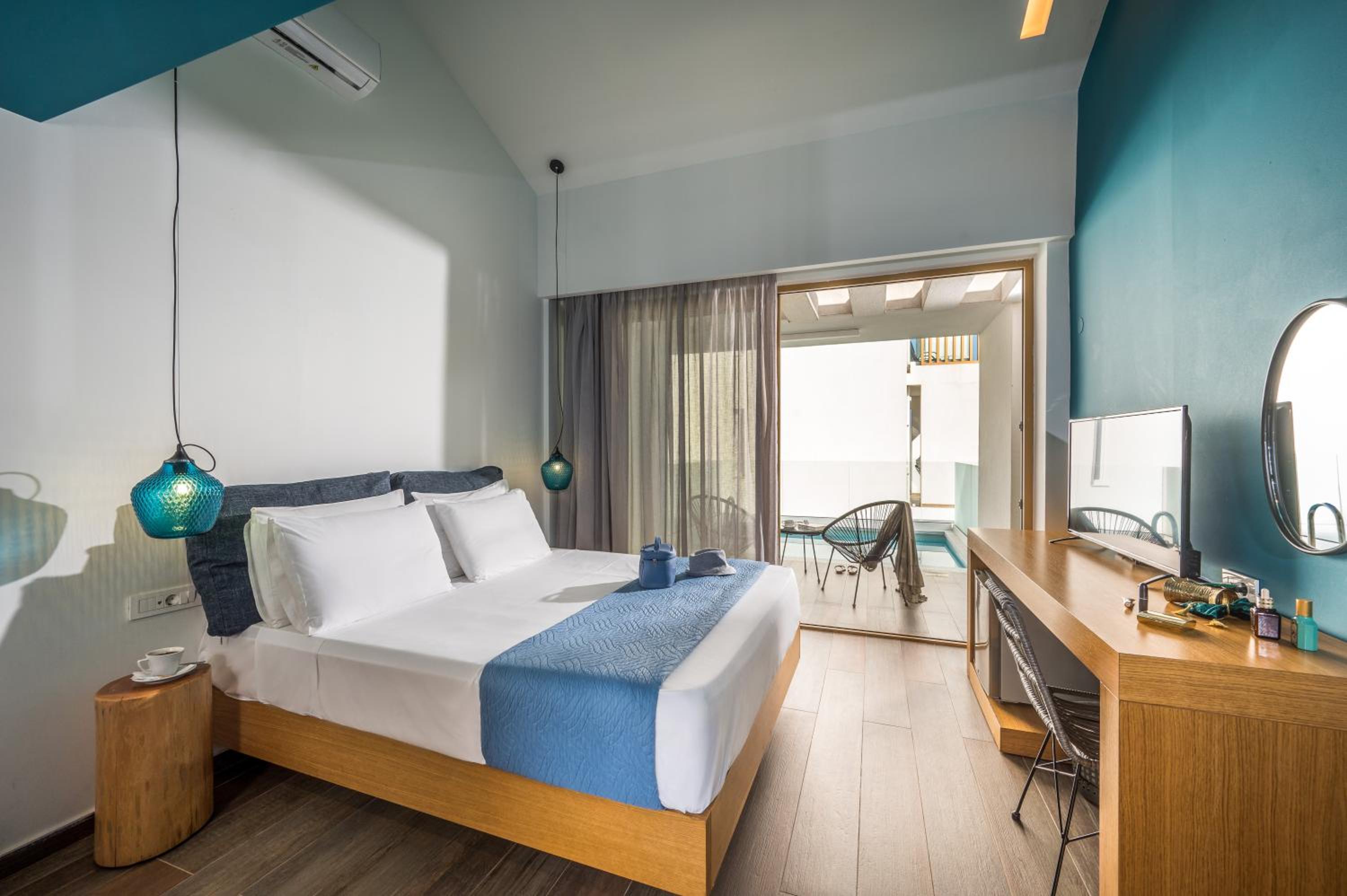 Superior Junior Suite with Private Pool - Spilled Level