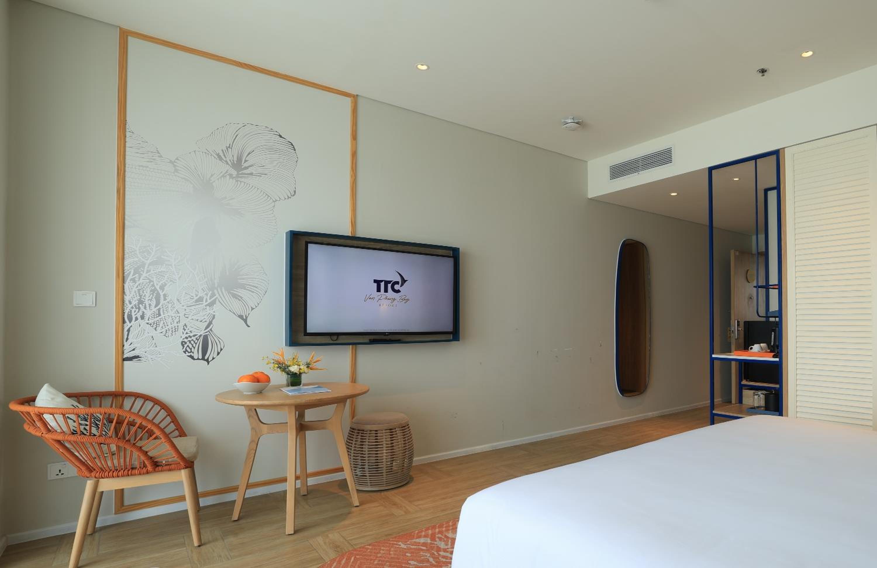 Deluxe Garden View King Room with Balcony