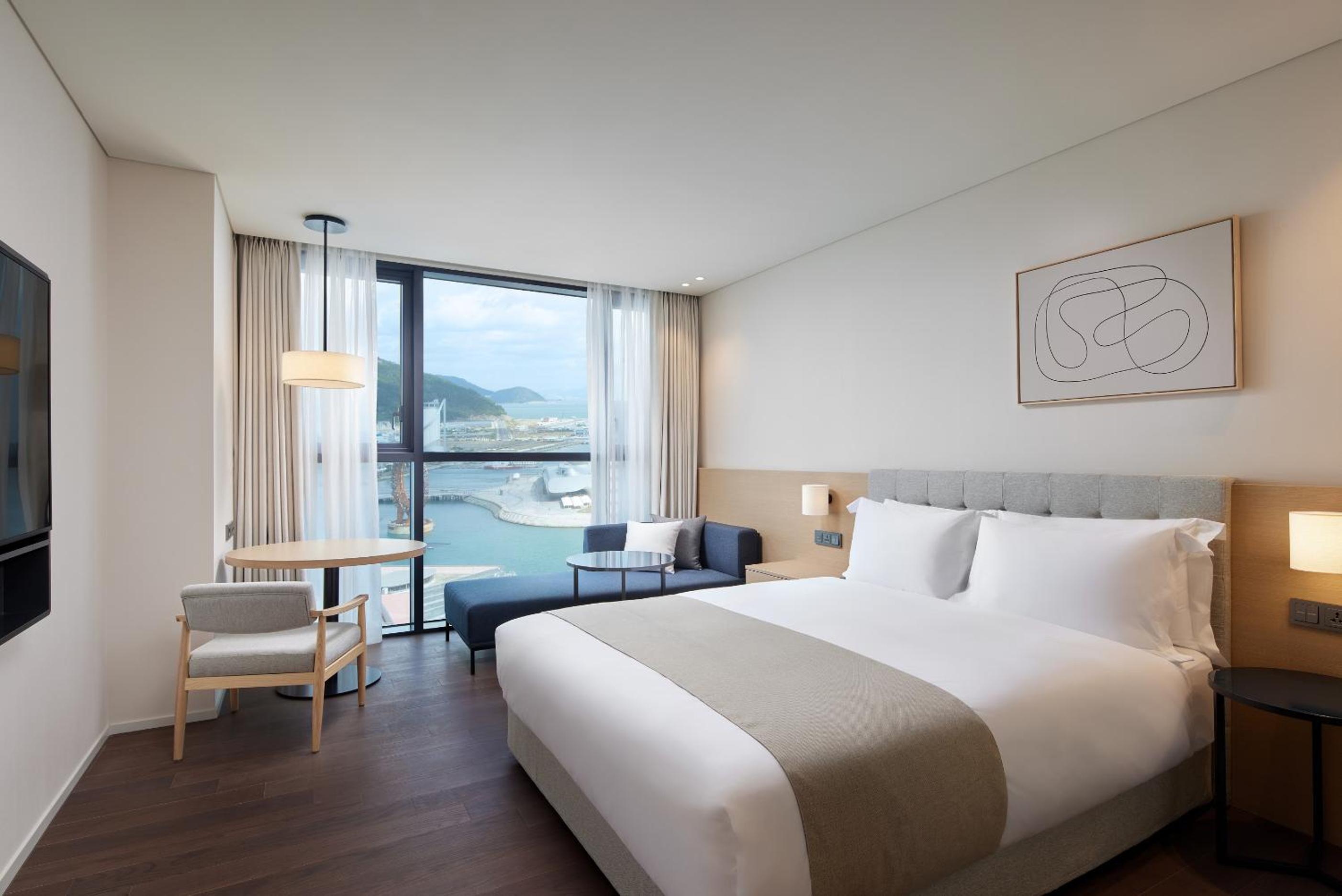 Standard Double Room with Ocean View