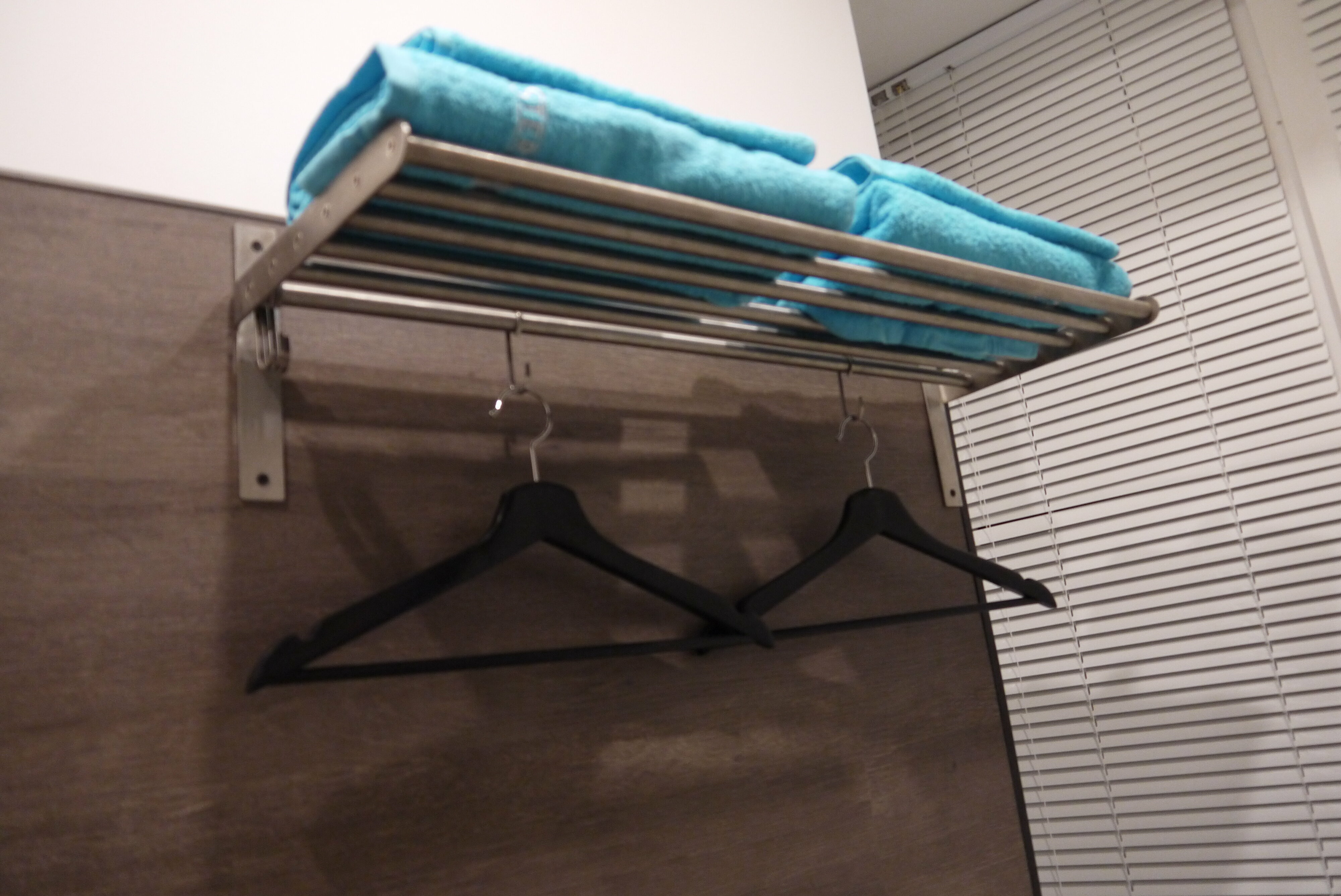 Двухместный номер с 2 отдельными кроватями и общей ванной комнатой