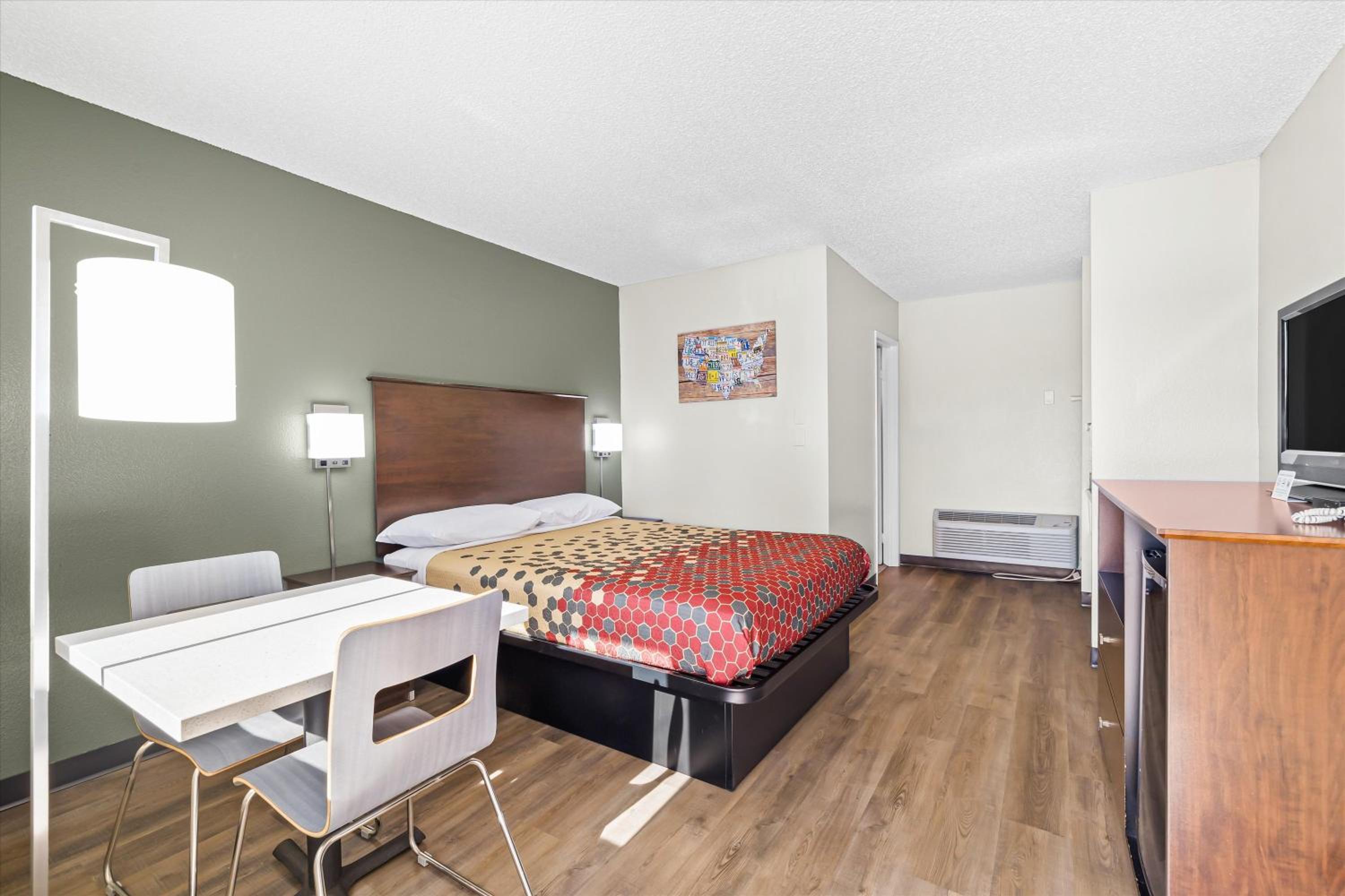 Queen Room - Non-Smoking