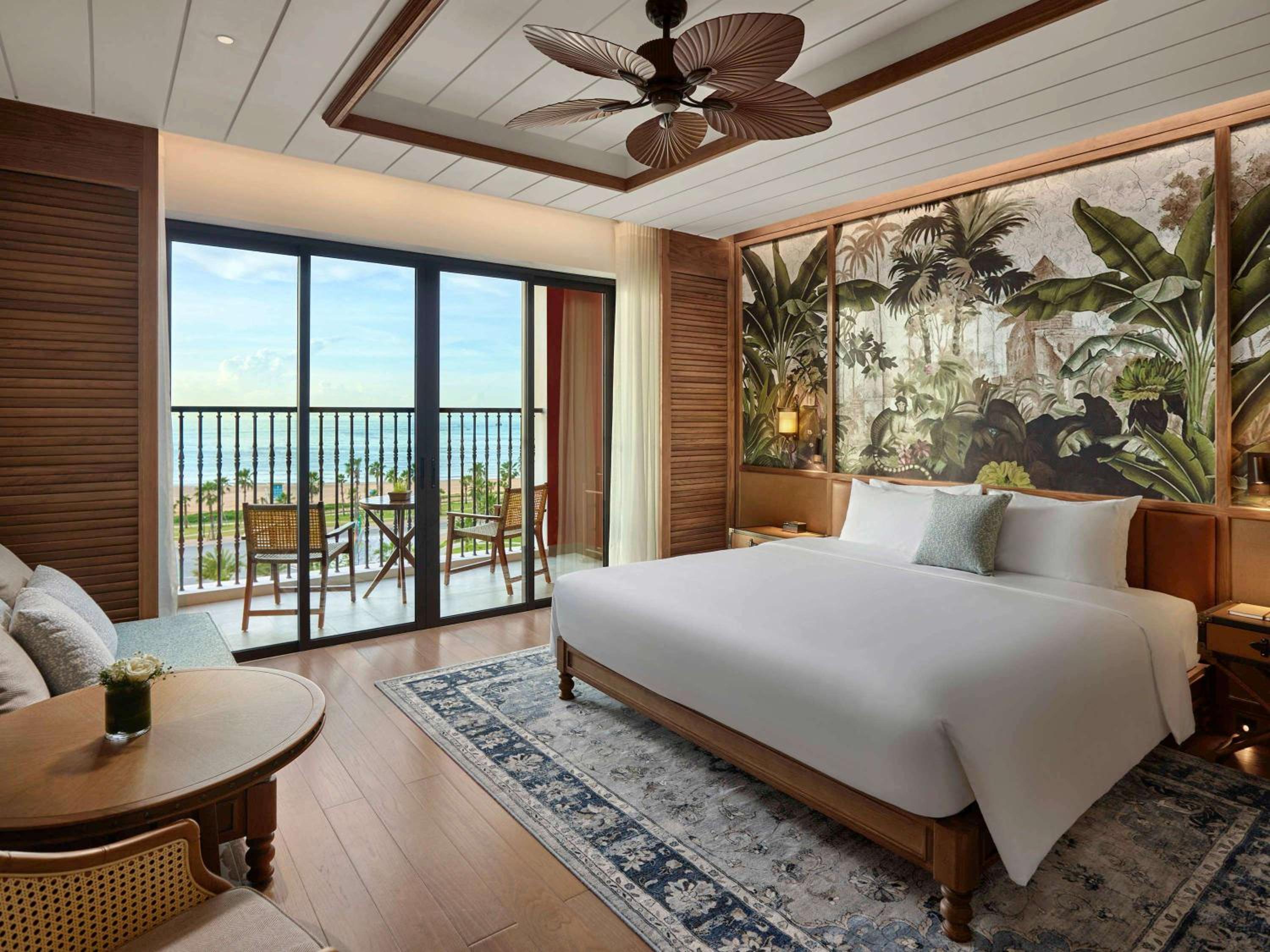 Deluxe King Room with Balcony and Sea View