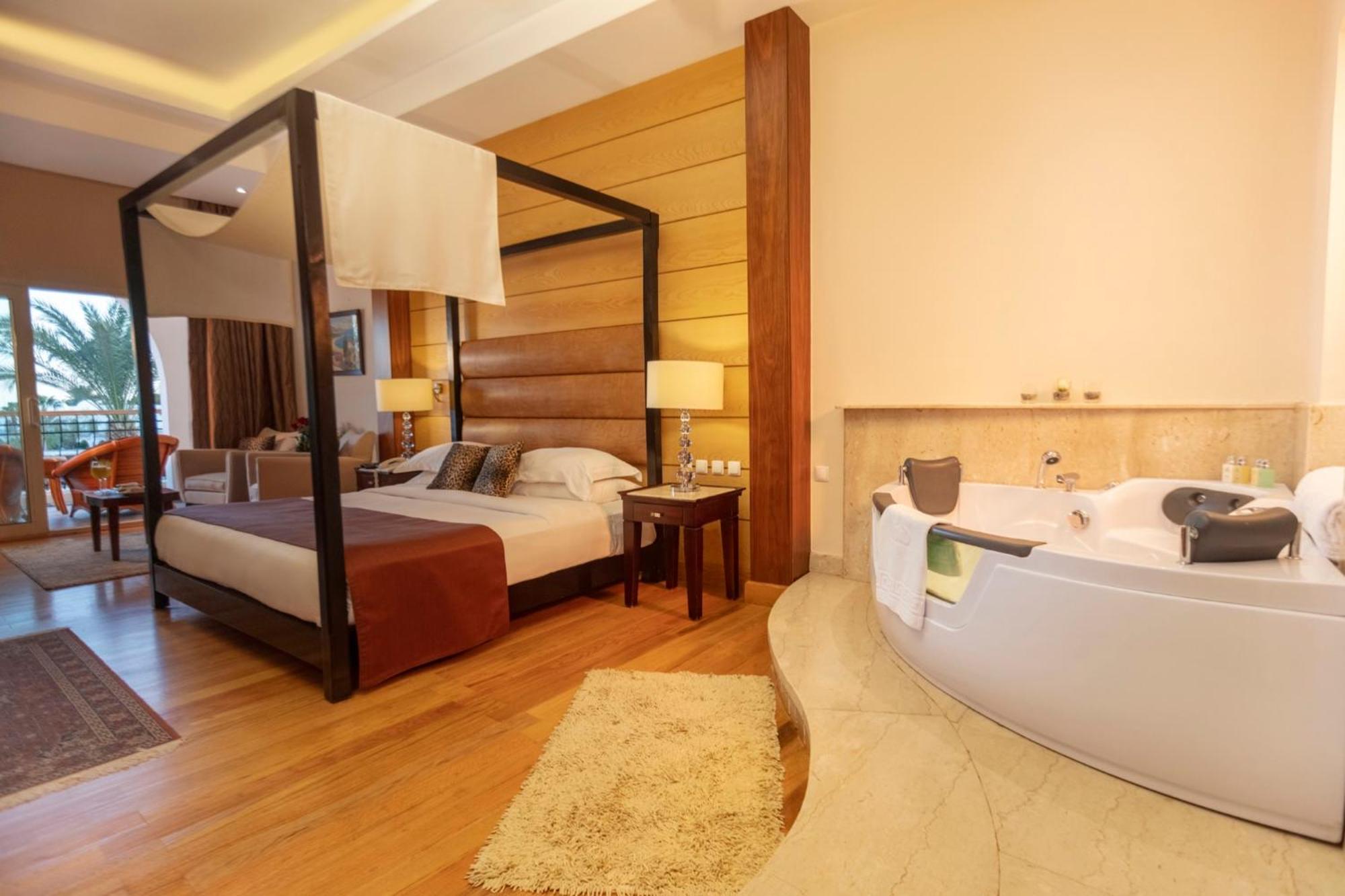 Royal Savoy Junior Suite with Jacuzzi (Adults Only)