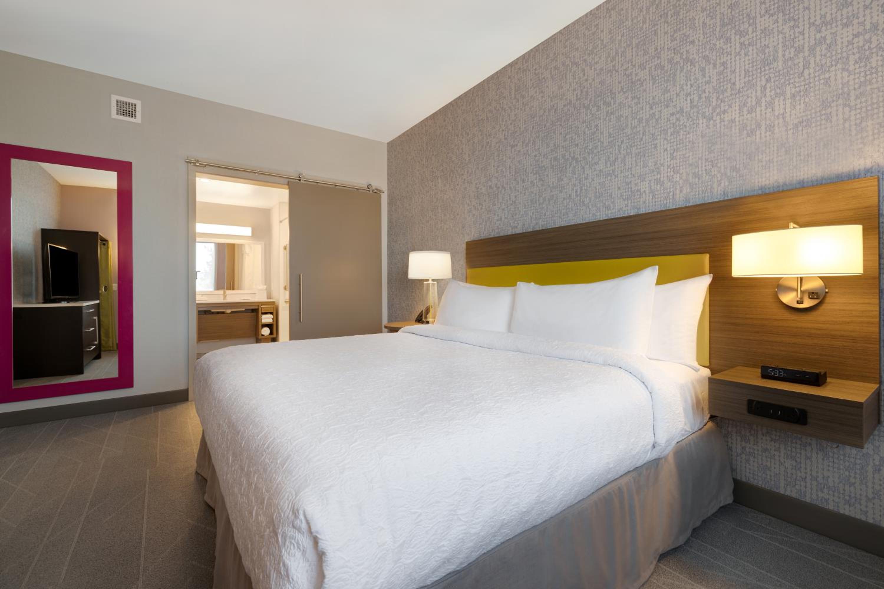 King Suite with Mountain View - Hearing Accessible