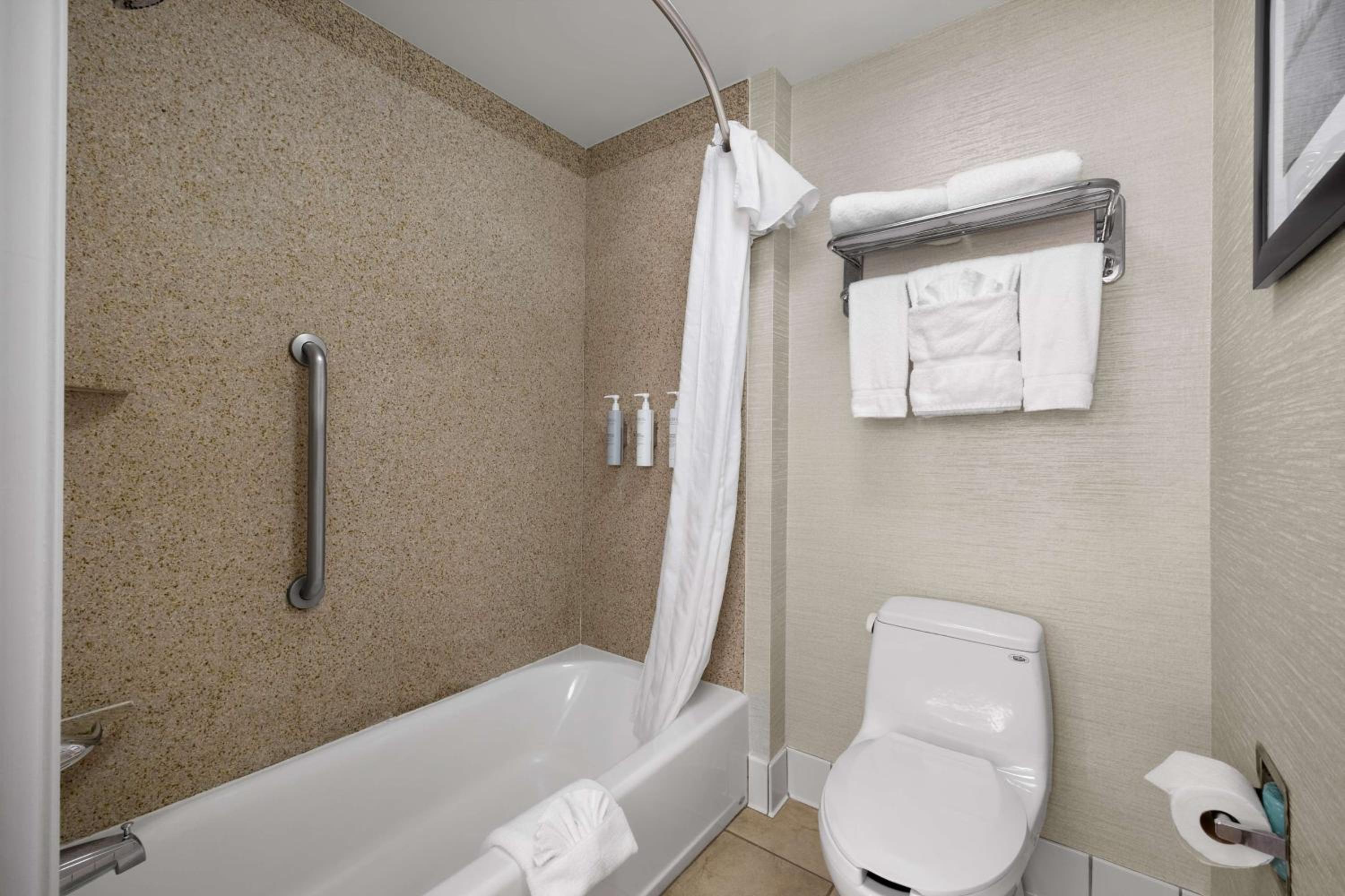 One-Bedroom Queen Suite with Two Queen Beds - Non-Smoking