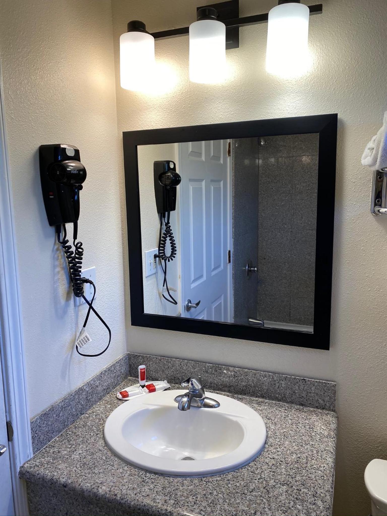 King Room - Non-Smoking