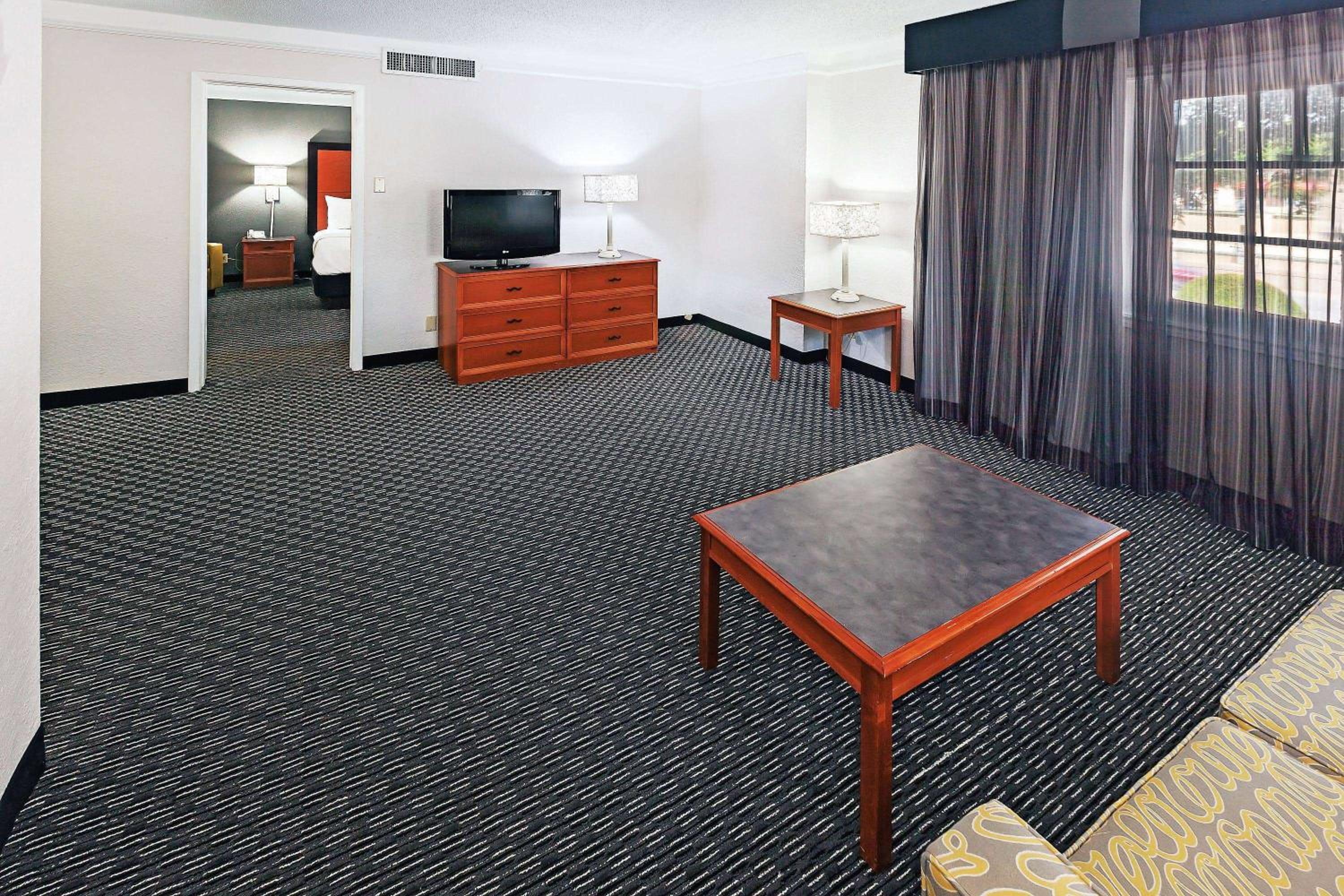 King Suite - Non-Smoking