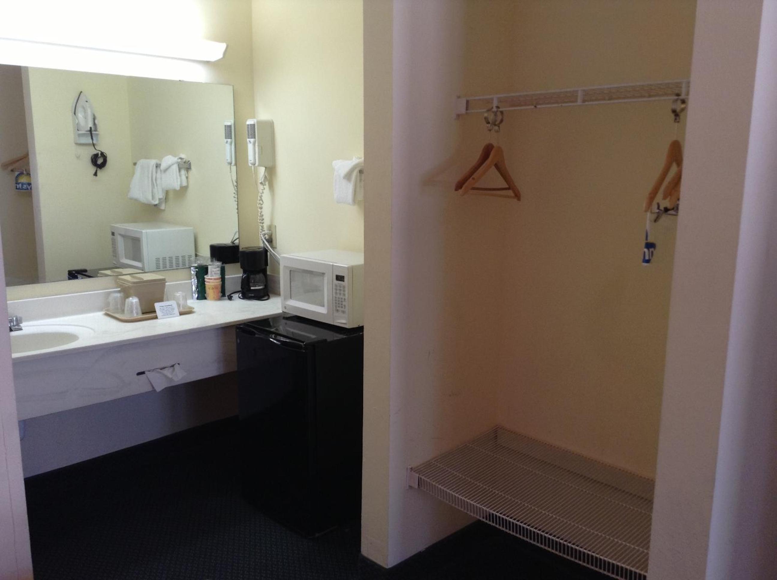 One-Bedroom King Suite - Non-Smoking