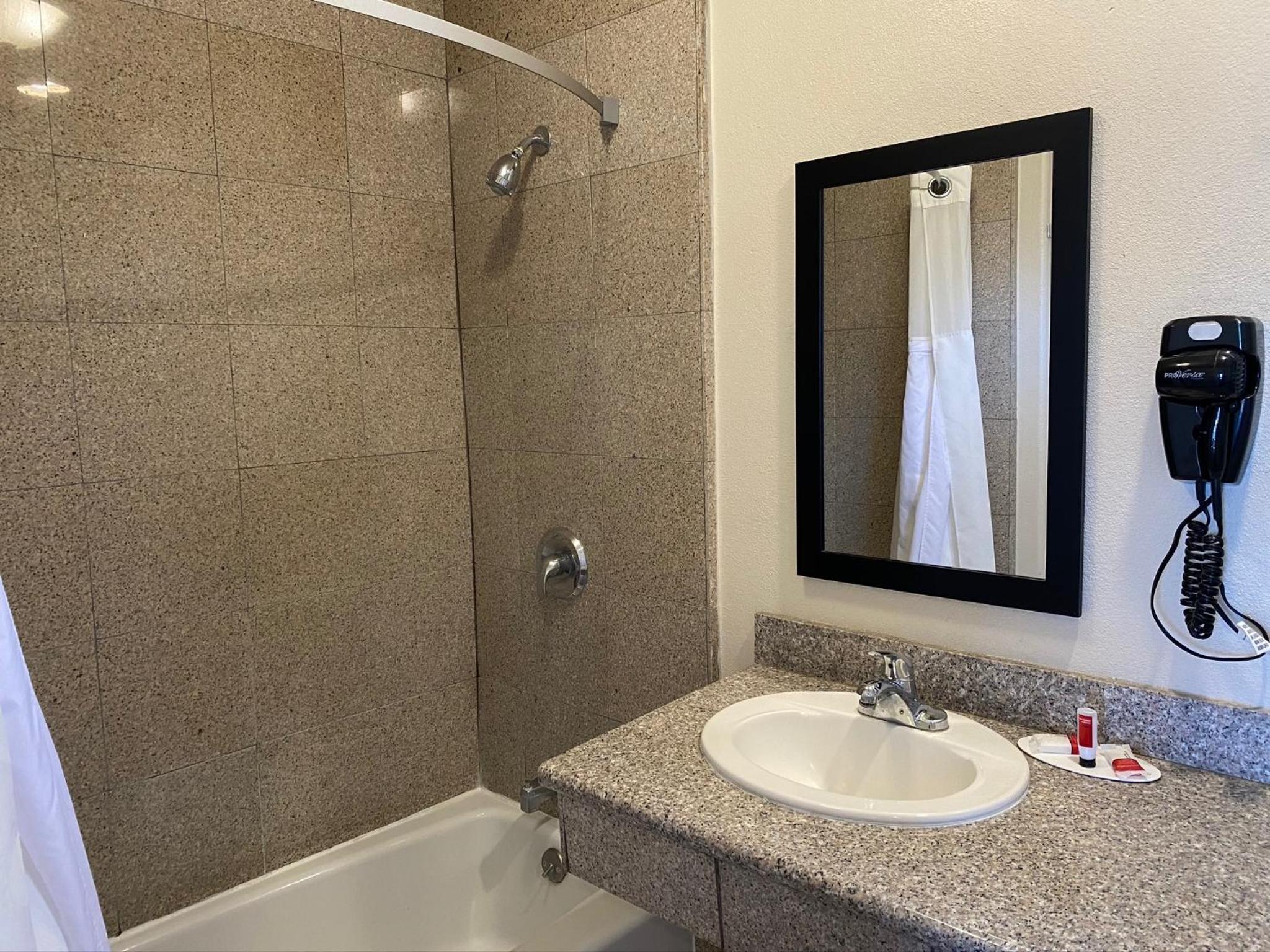 Queen Room - Non-Smoking