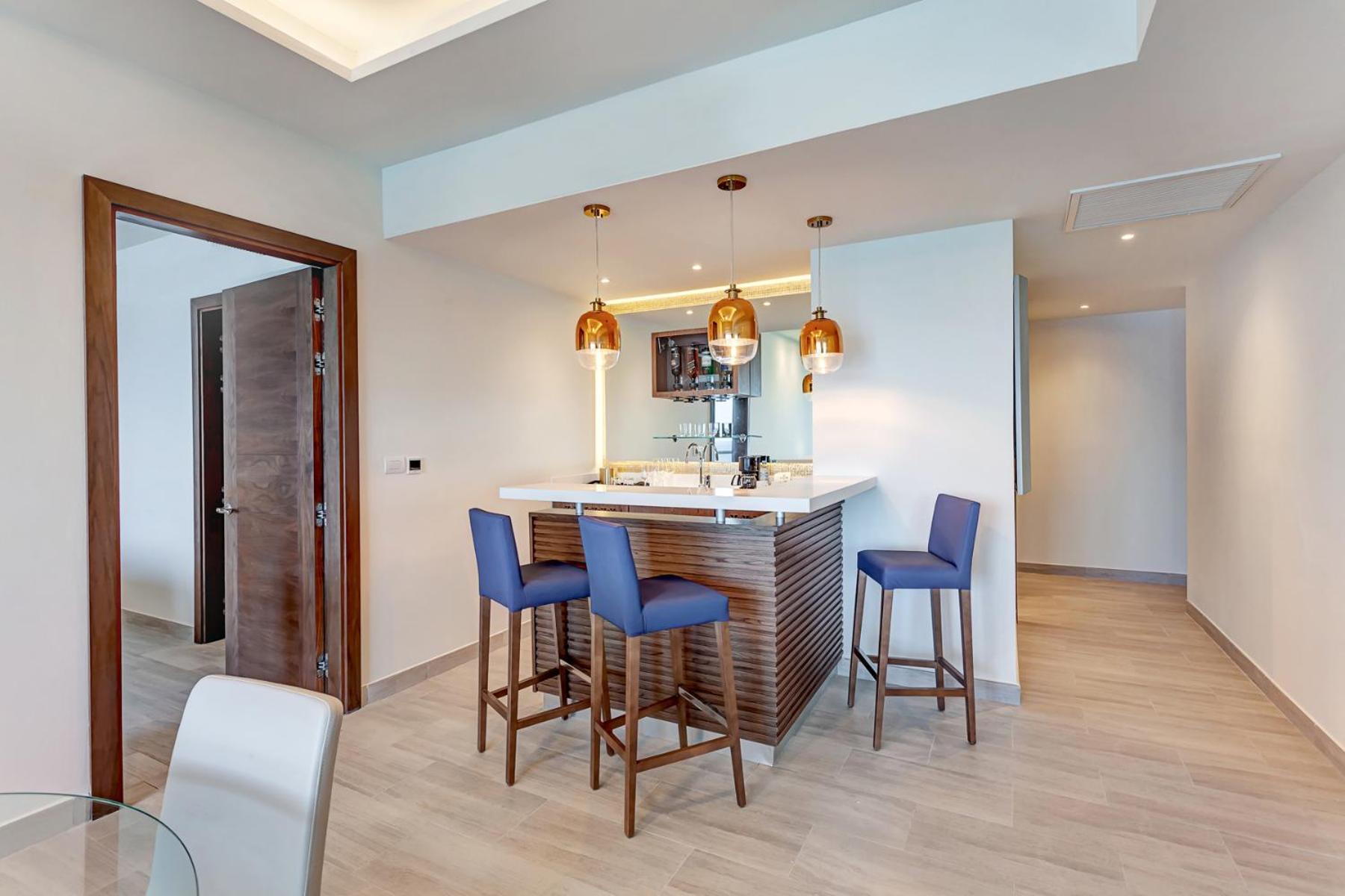 Luxury Presidential Ocean Front One Bedroom Suite Diamond Club