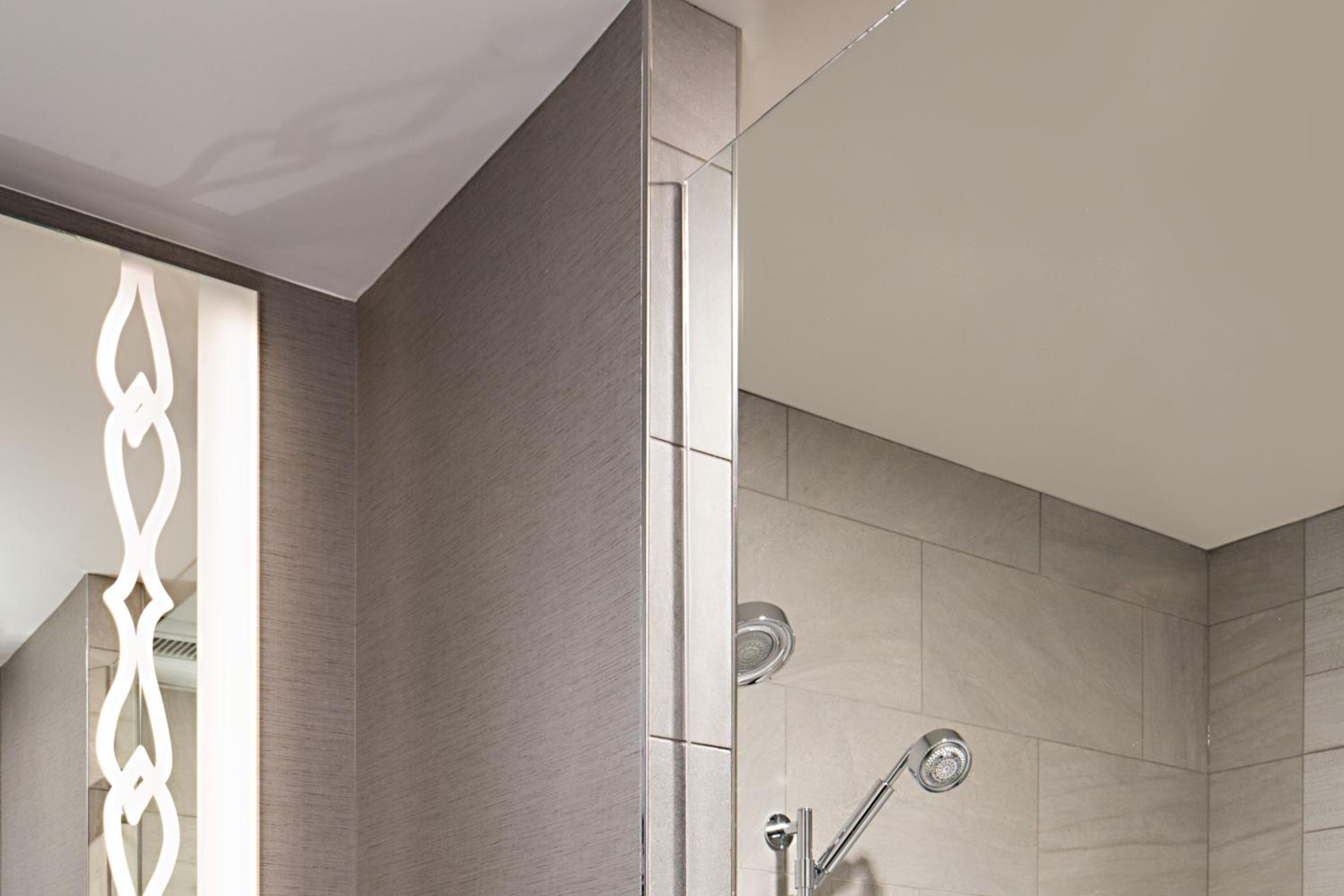 Deluxe King Room with Asian Style Bath