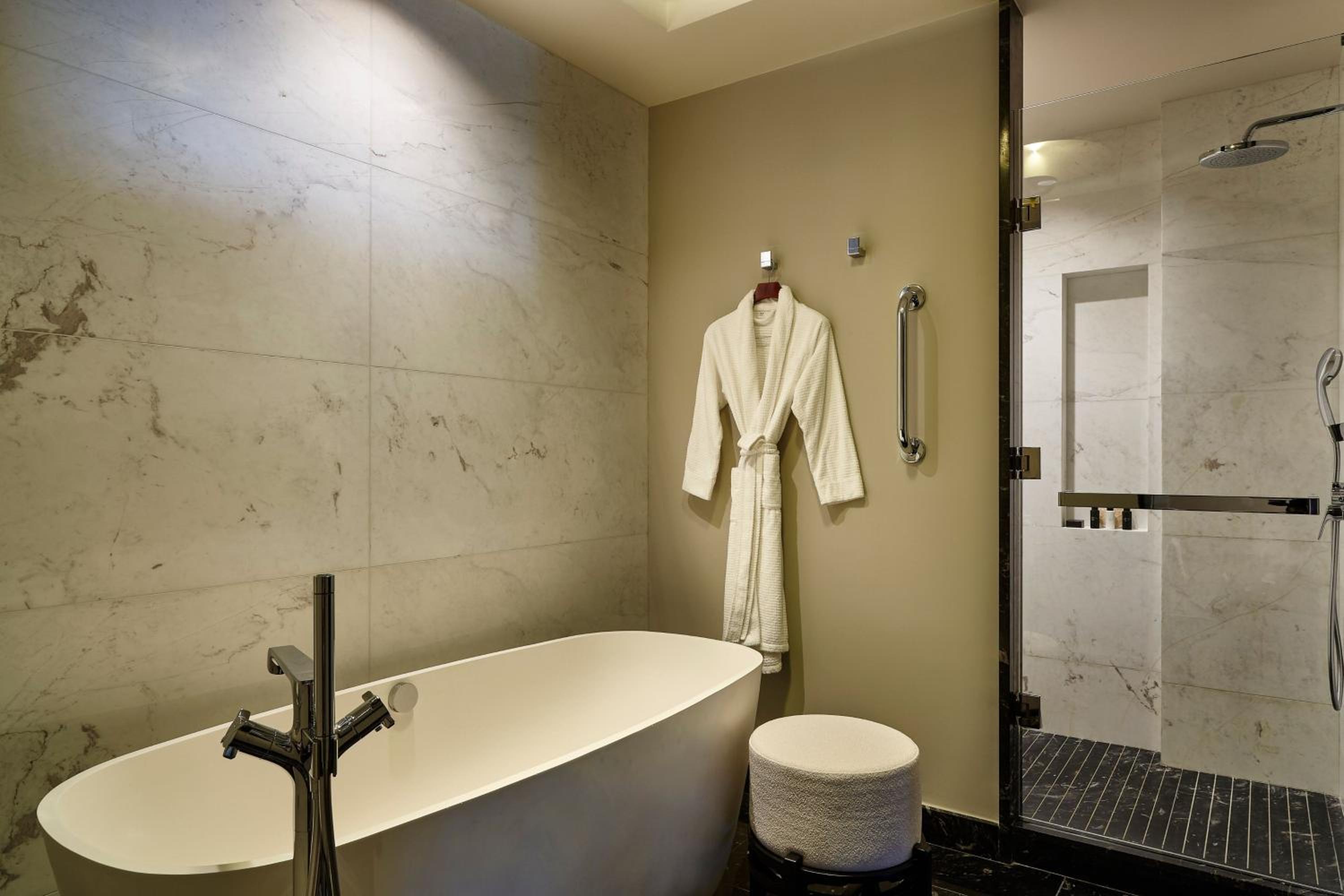 Luxury King Suite - Executive Lounge Access