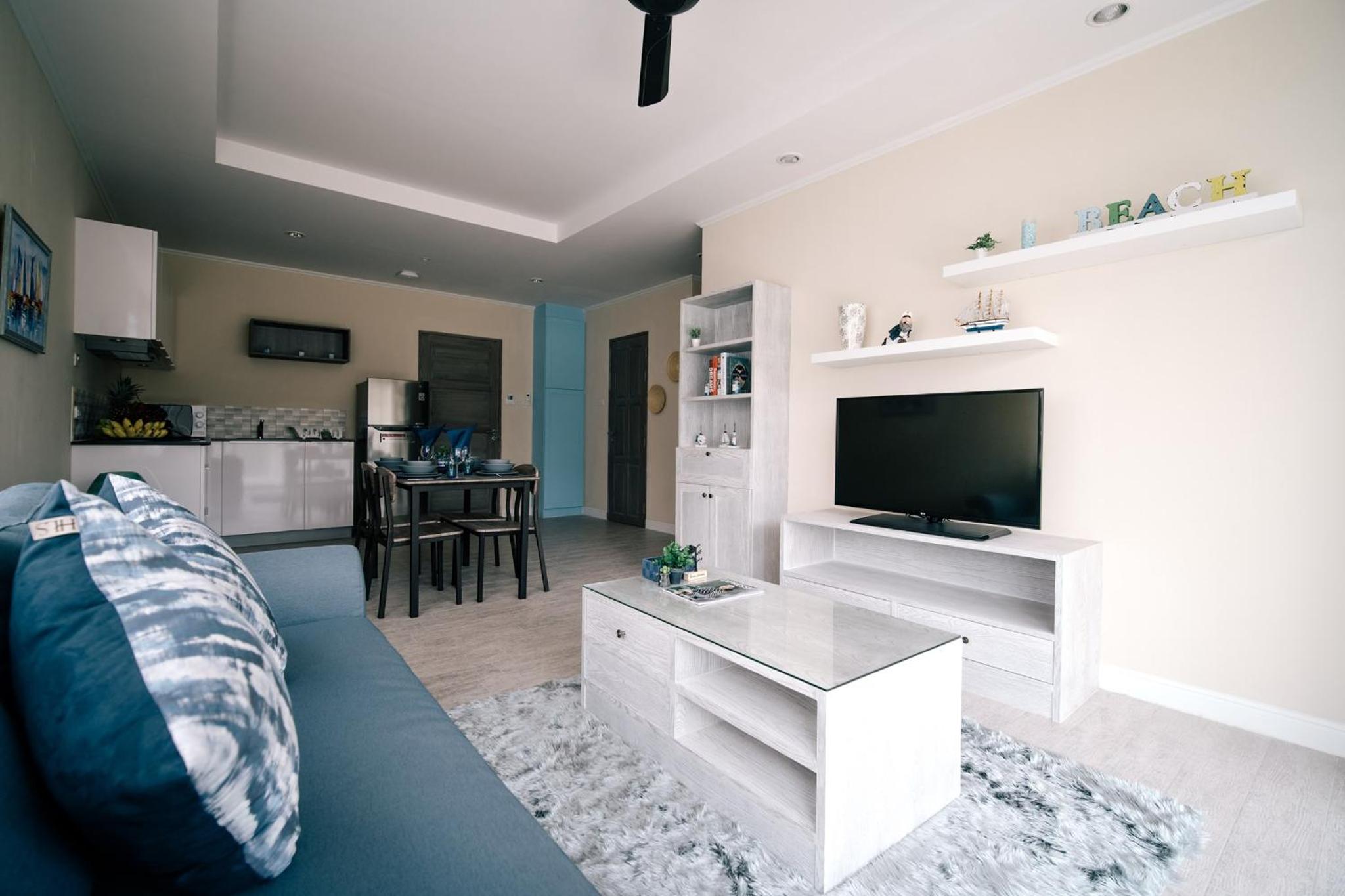 Two-Bedroom Apartment - Pool View