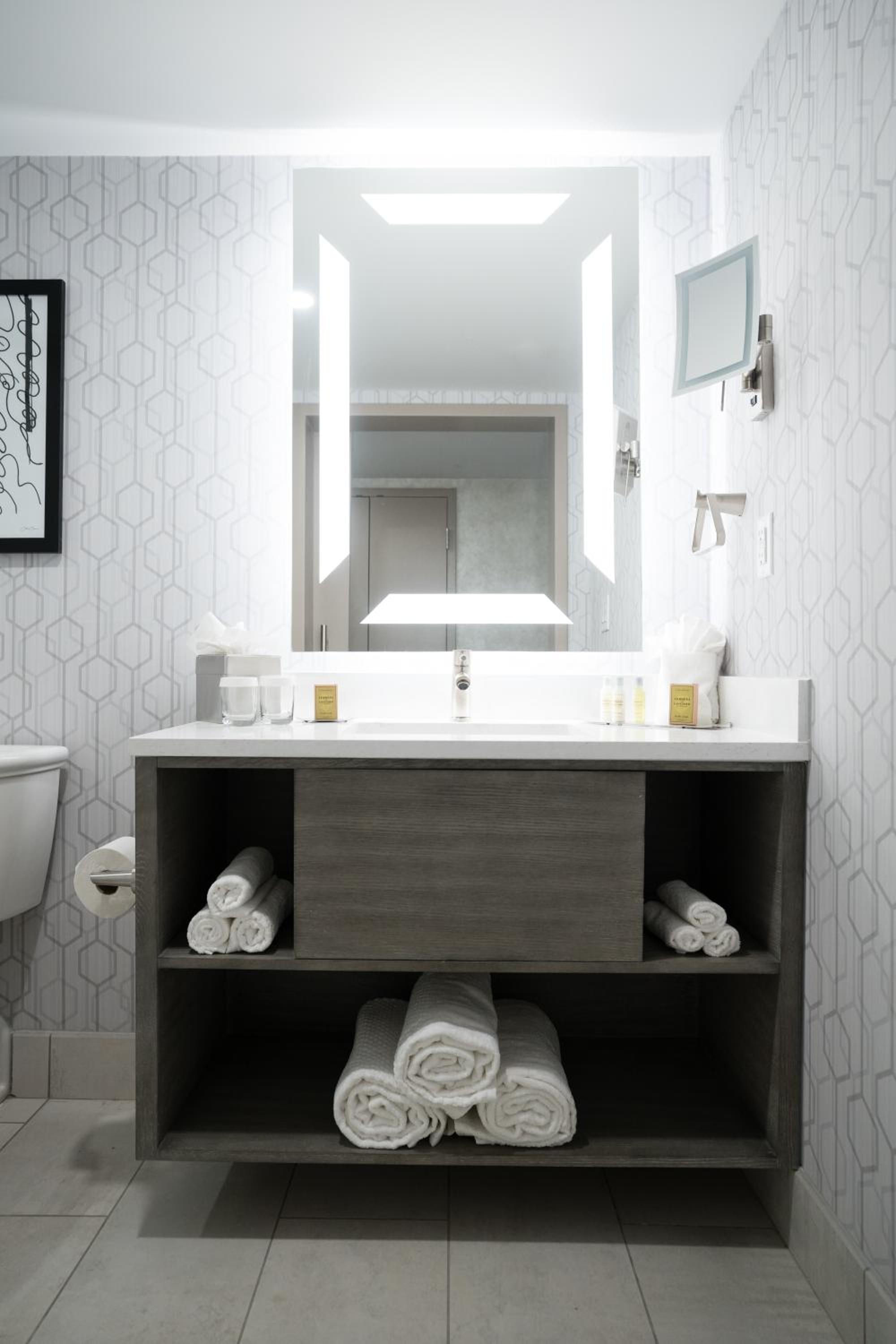 King Room with Accessible Tub - Mobility Access