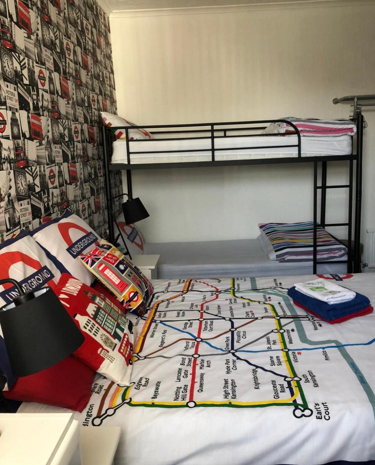 Family Room with Shower (3)