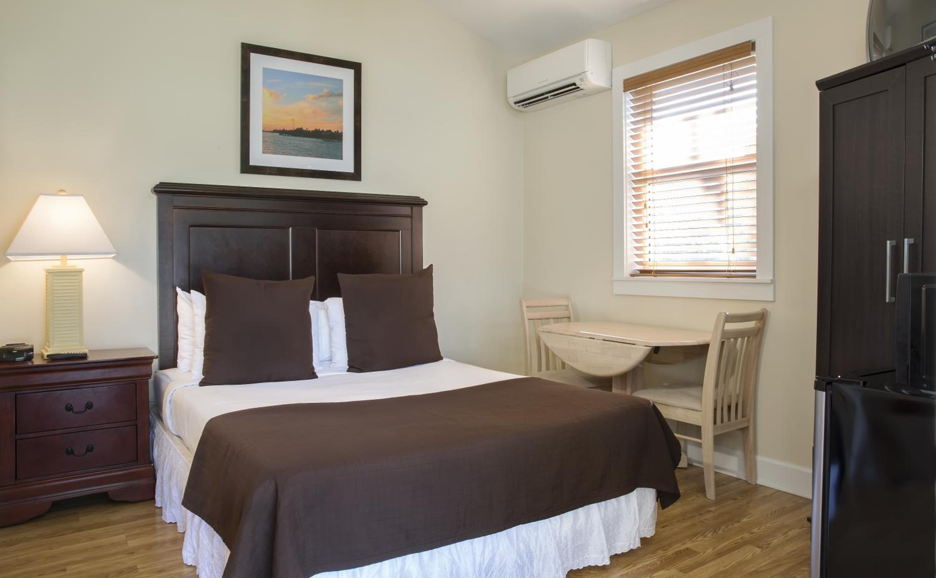 Standard Queen Room