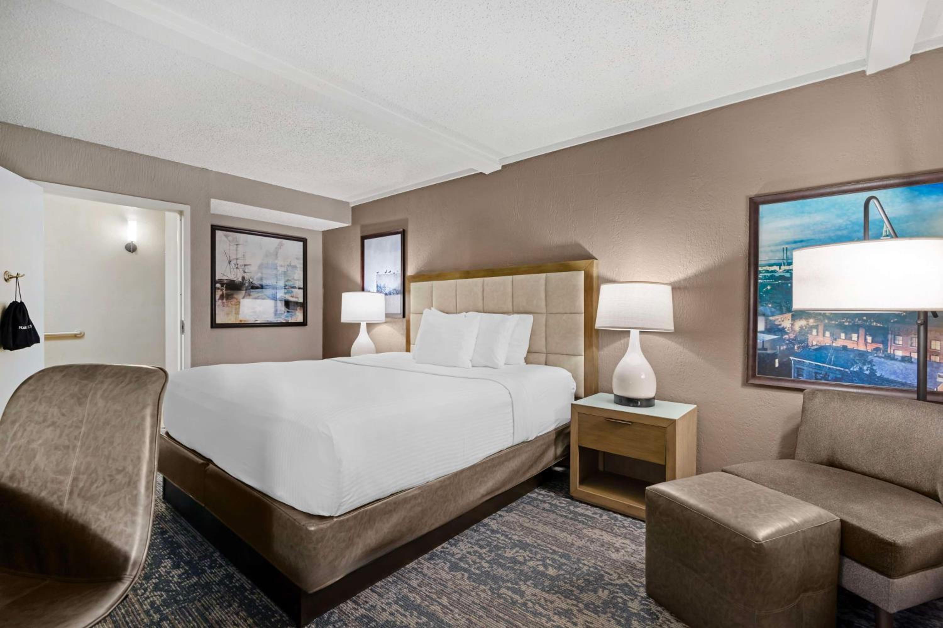 King Room with Roll in Shower - Mobility Accessible