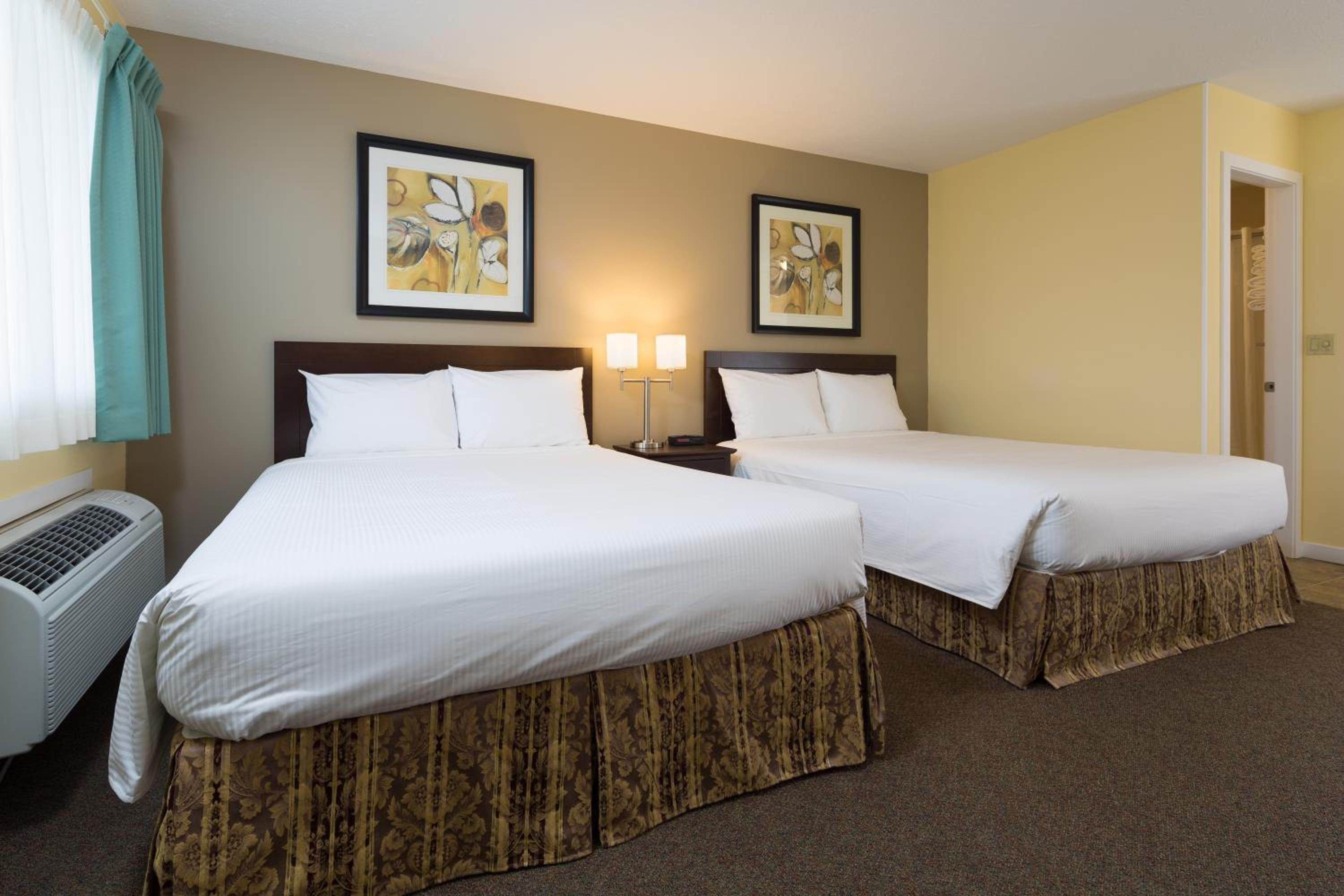Large Queen Room with Two Queen Beds Kitchenette