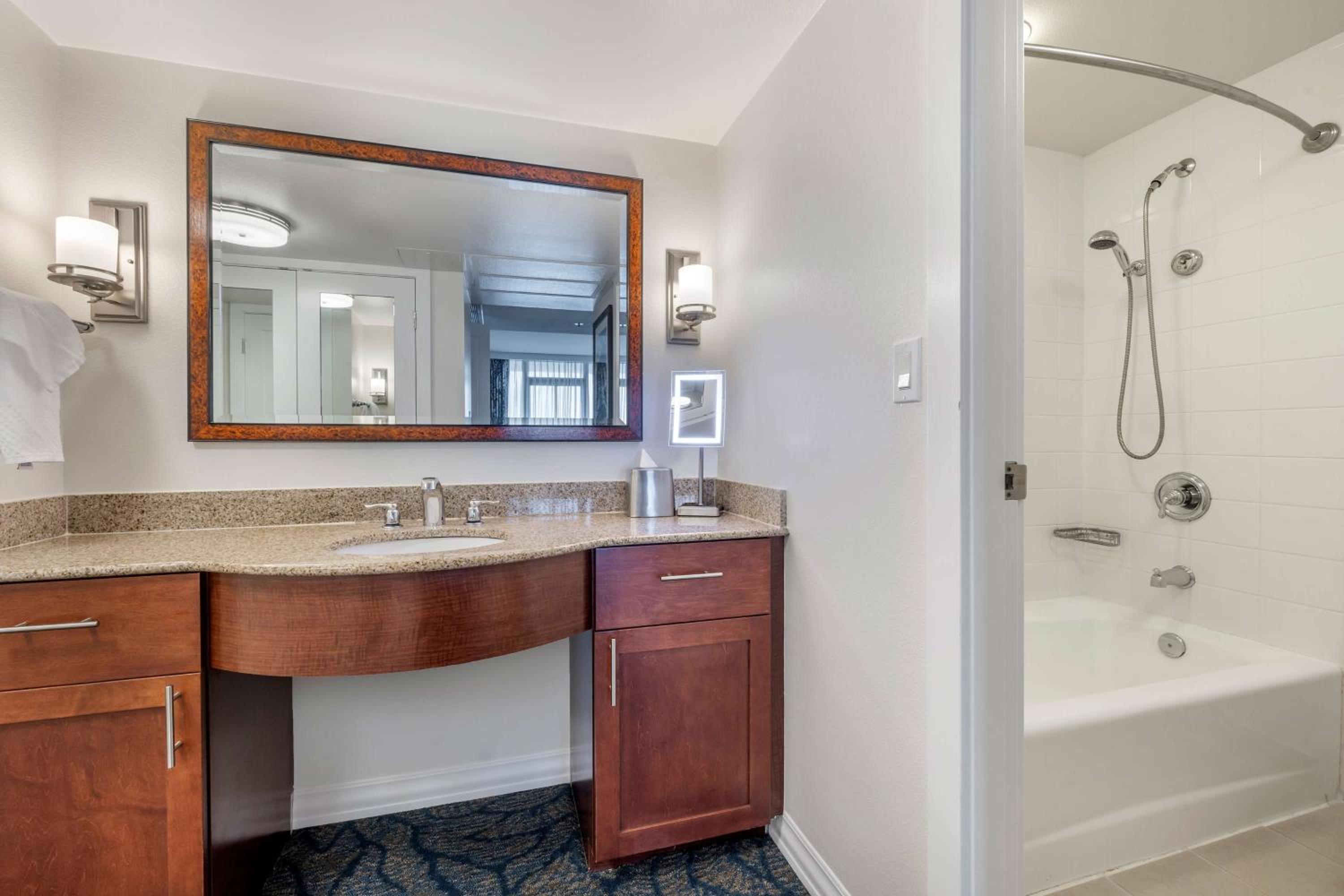 Two-Bedroom Bi-Level Penthouse Suite with Ocean View - Lagoon Tower