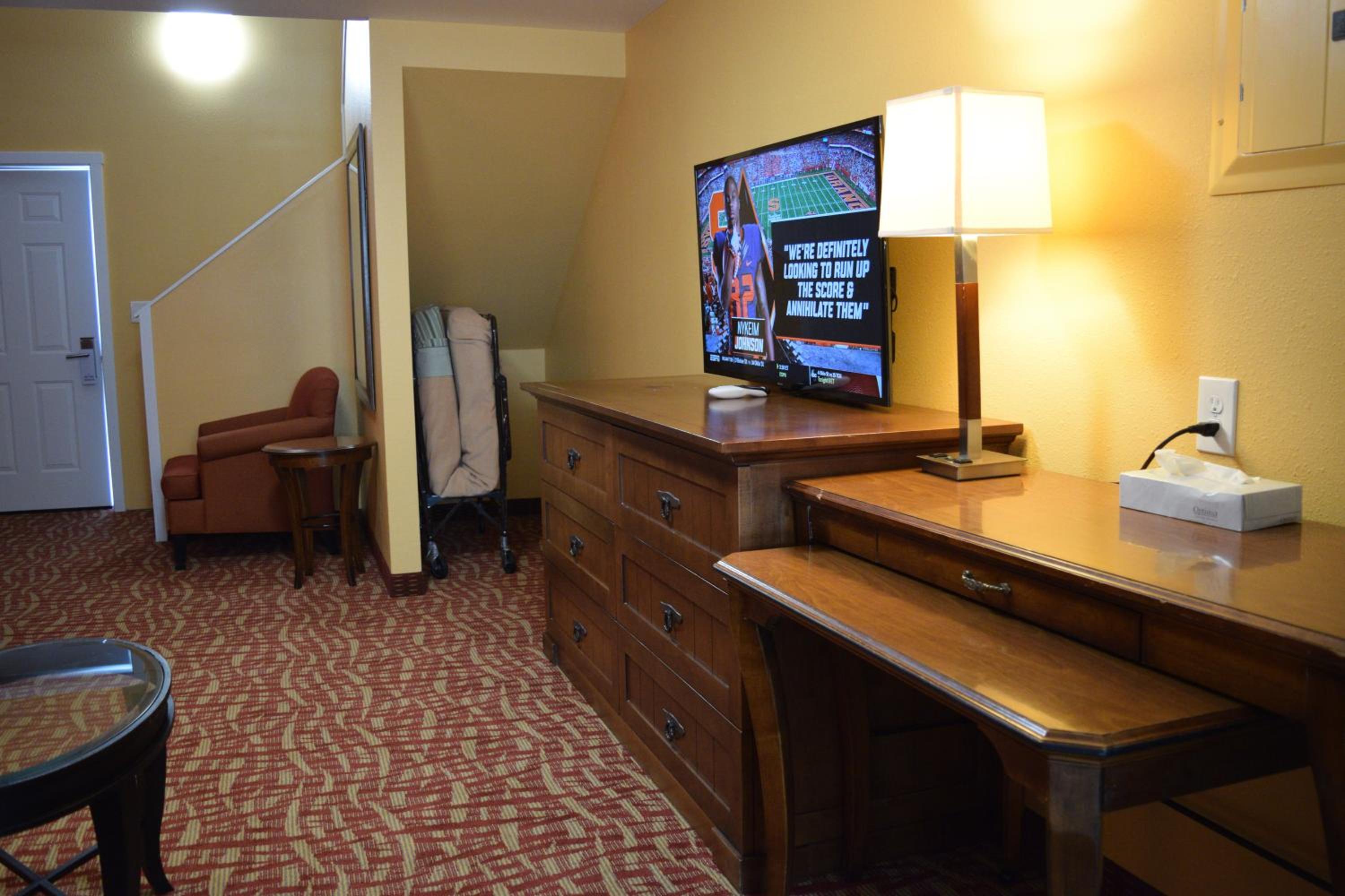 Kitchen Suite with 2 King Beds and Sofa Bed - No Pets Allowed