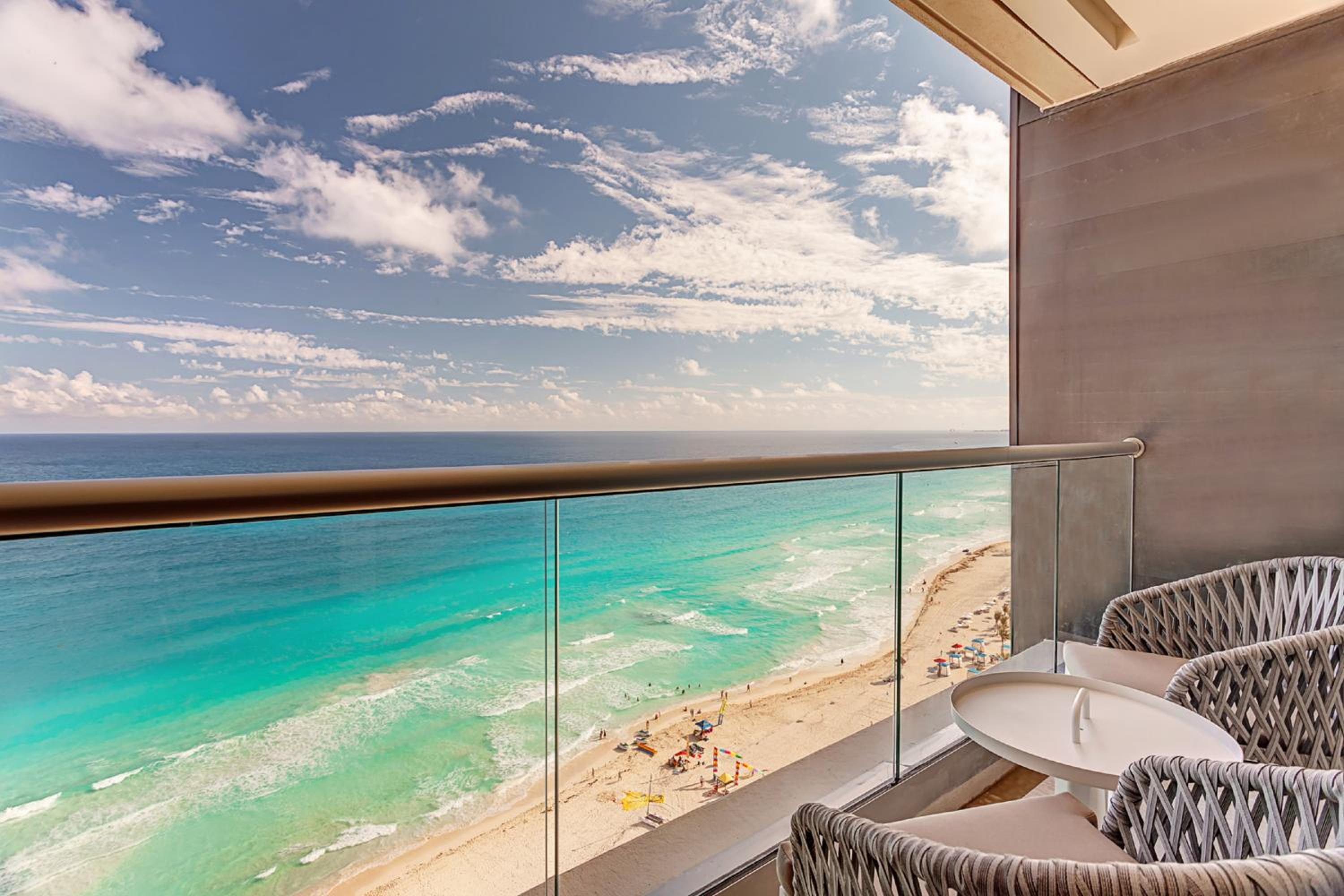 Luxury Chairman's Four Bedroom Suite Ocean Front Diamond Club