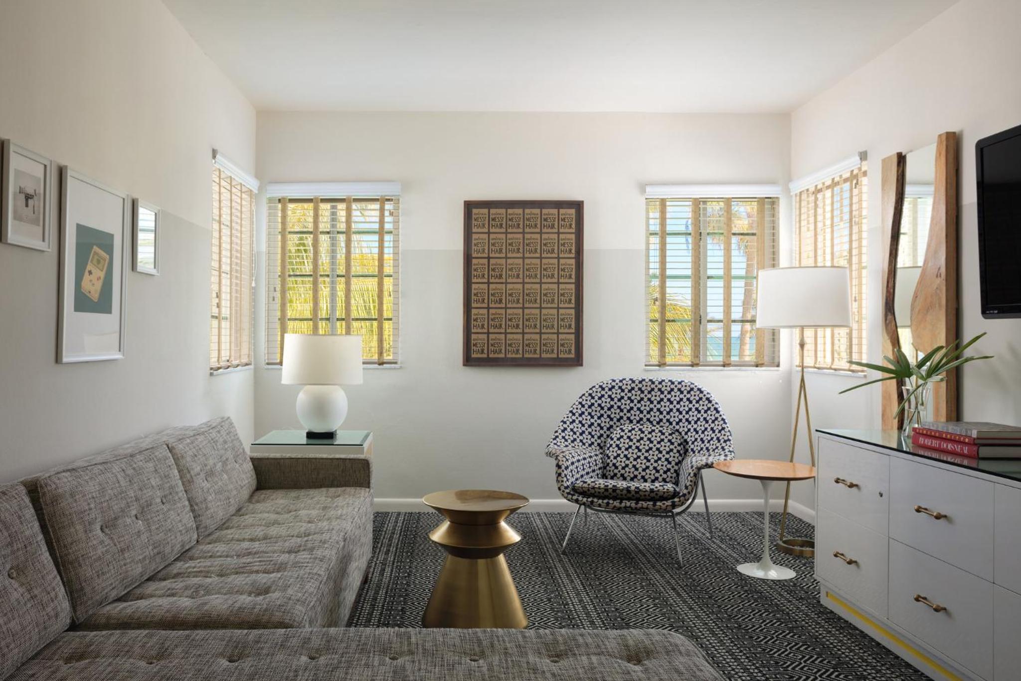 One-Bedroom Oceanfront King Suite