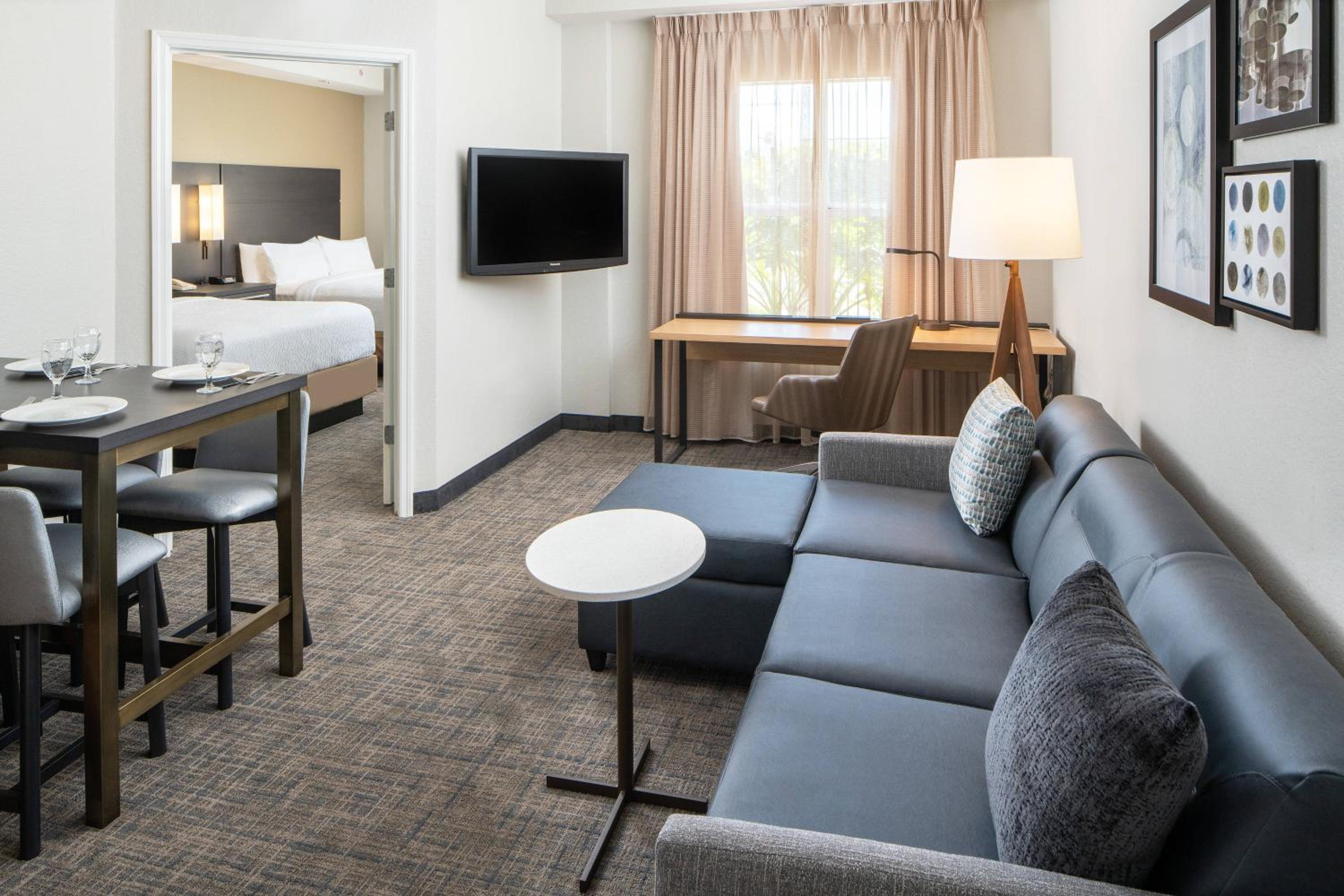 One-Bedroom Queen Suite