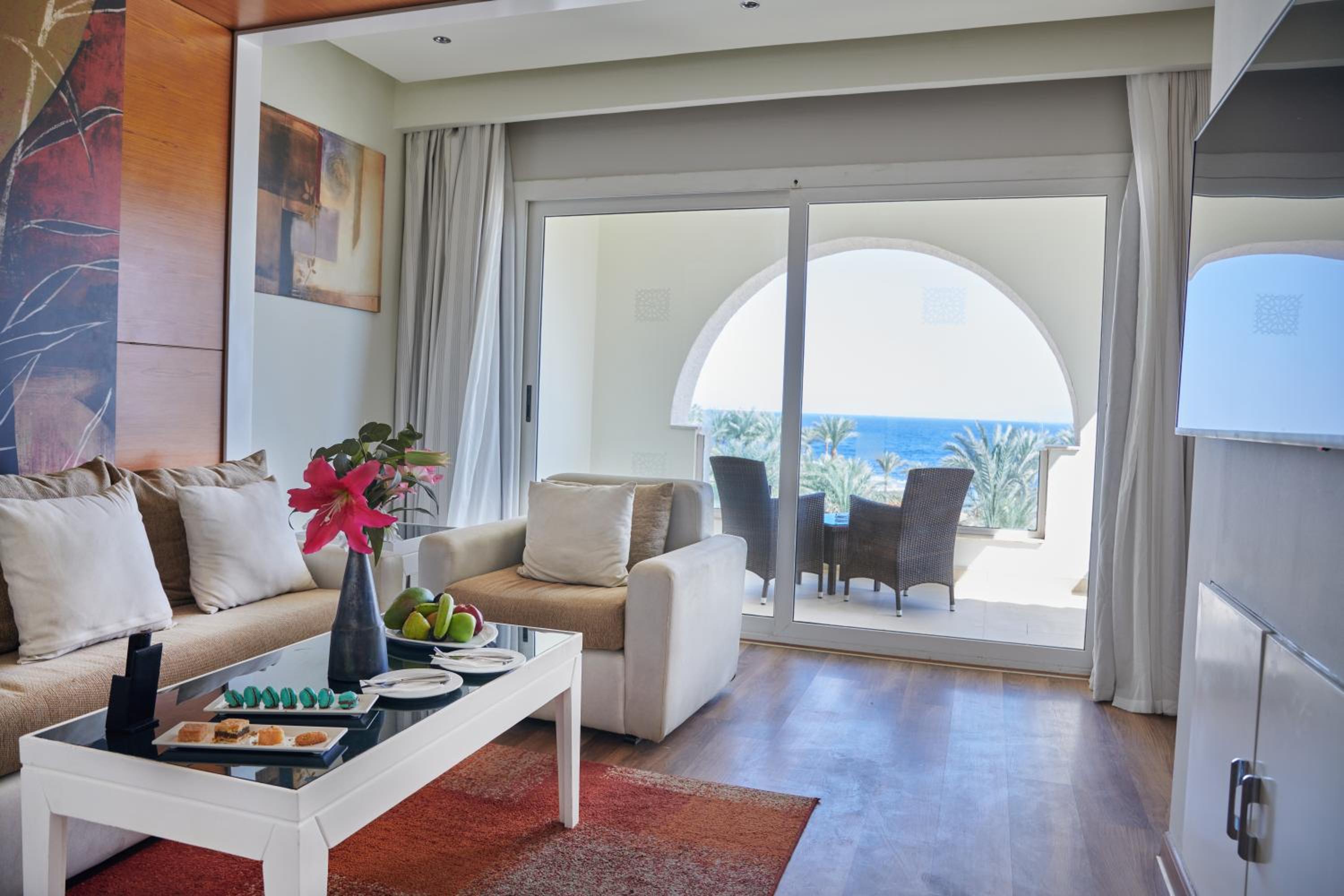 Deluxe Suite- Posh Club