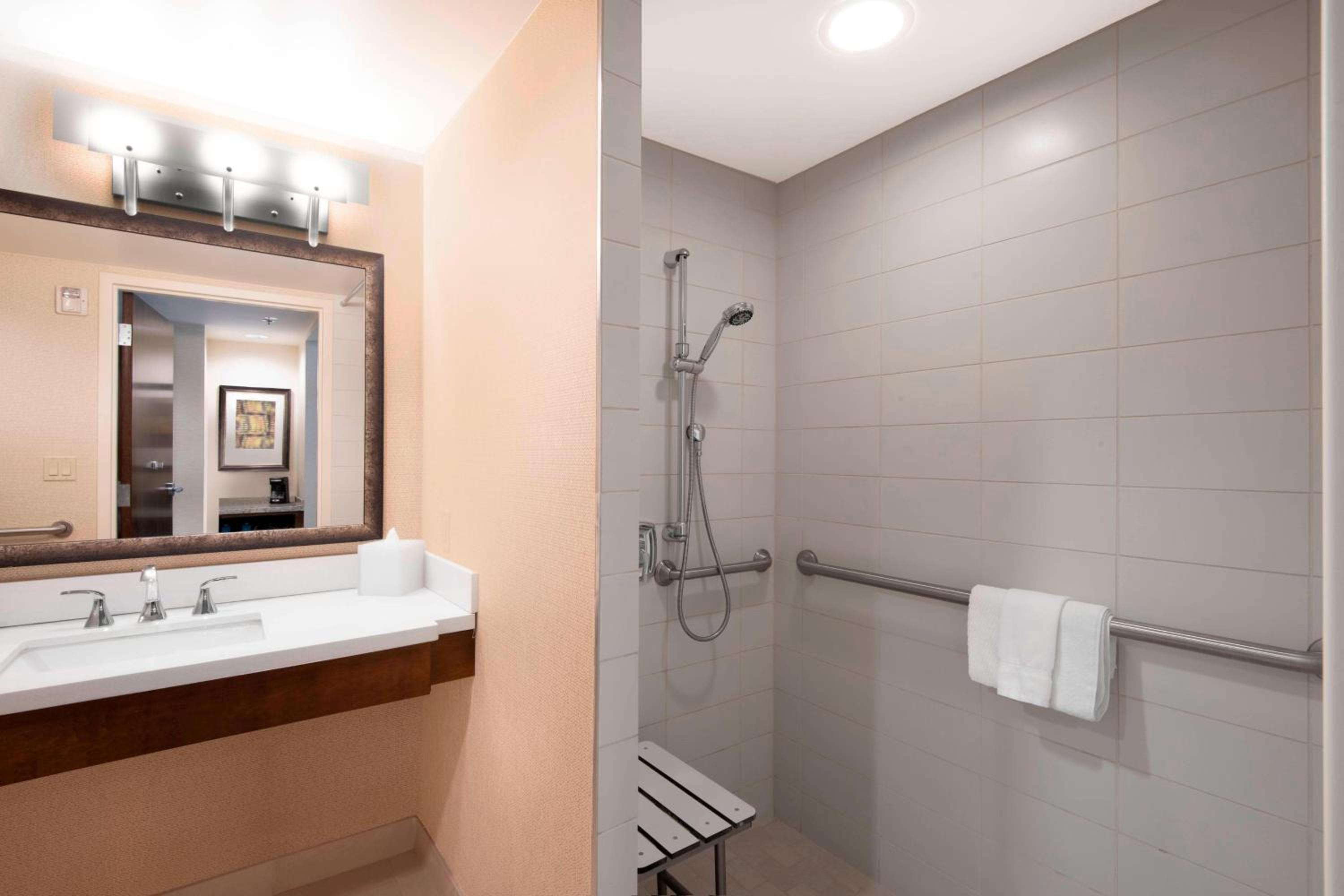 Guest room, 2 Queens