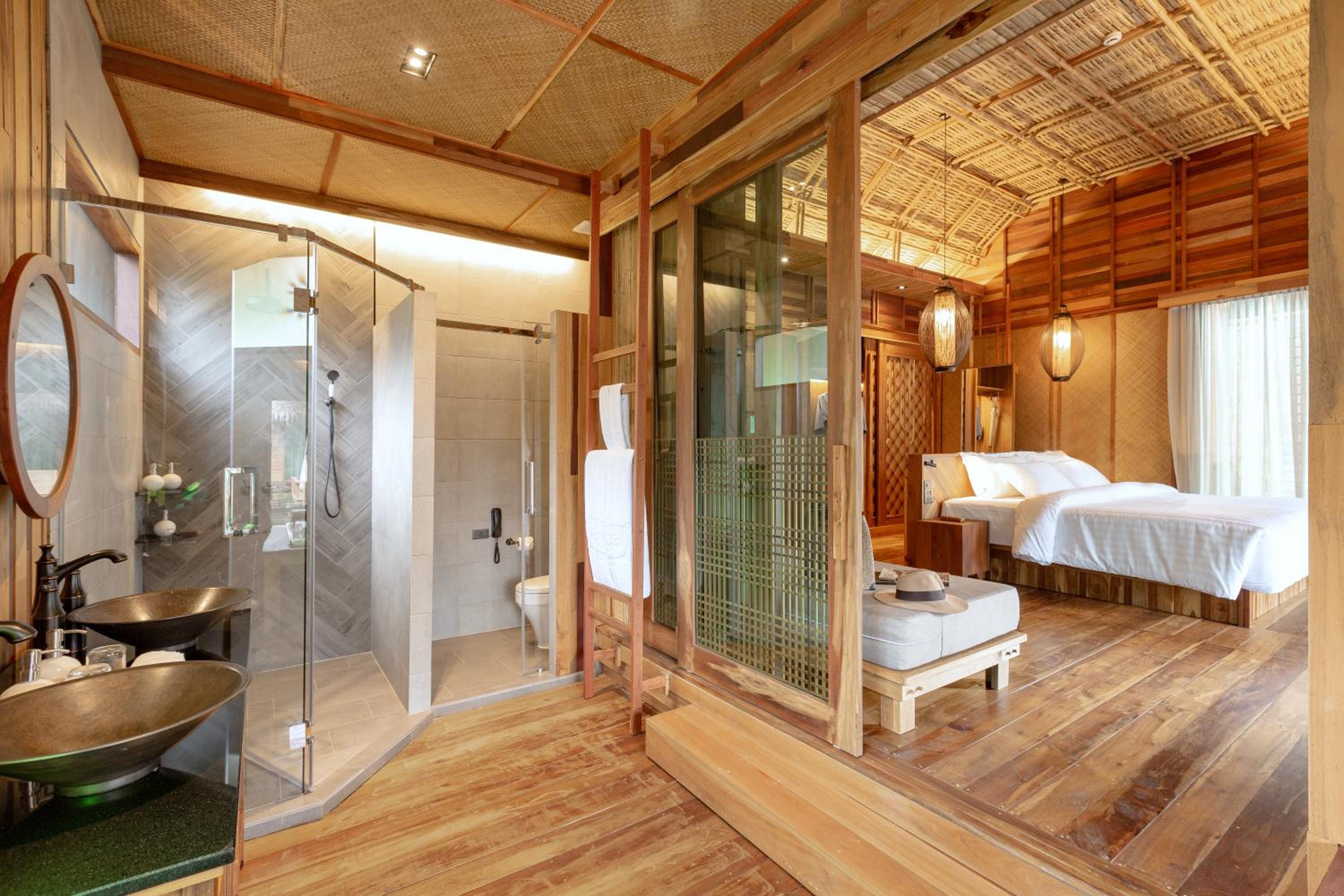 Jacuzzi Suite Water Villa- Free Schedule Shuttle to Ao Nang Beach/ Railay Beach