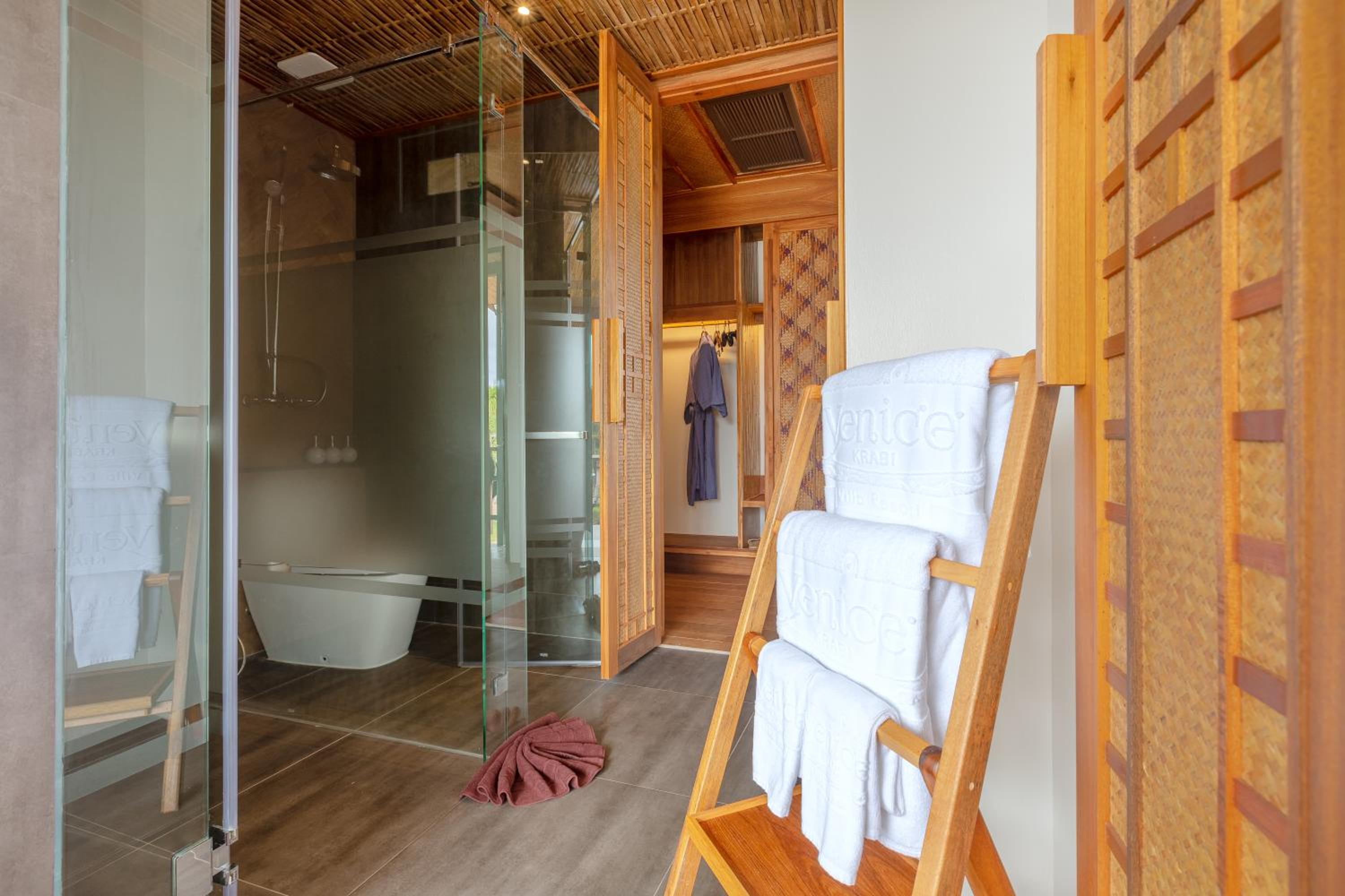 Lagoon Grand Deluxe Double- Free Schedule Shuttle to Ao Nang Beach/ Railay Beach