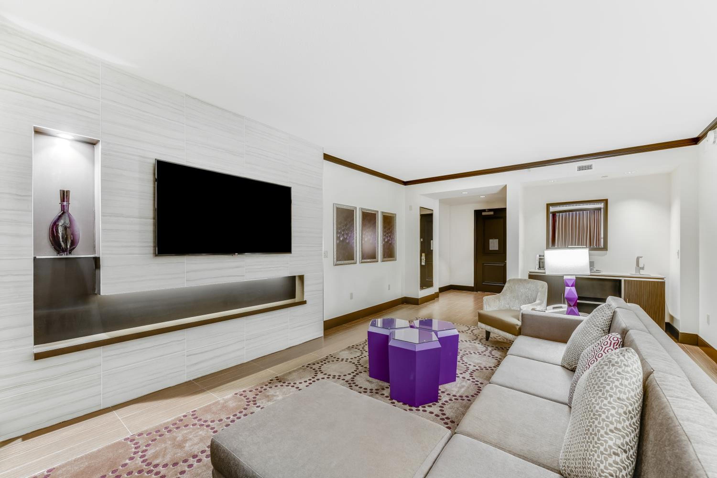 Bayview Tower Suite King Non Smoking