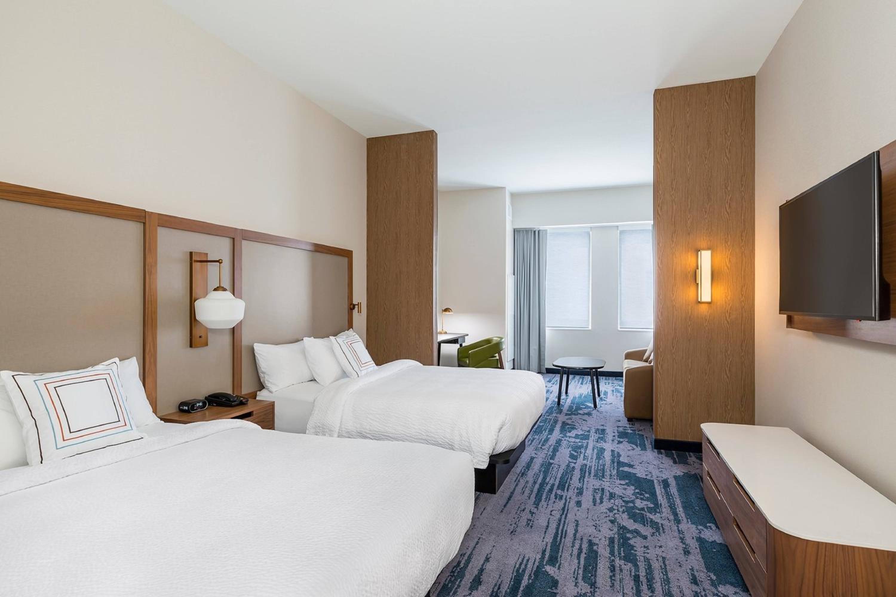 Suite, 2 Queen, Sofa bed